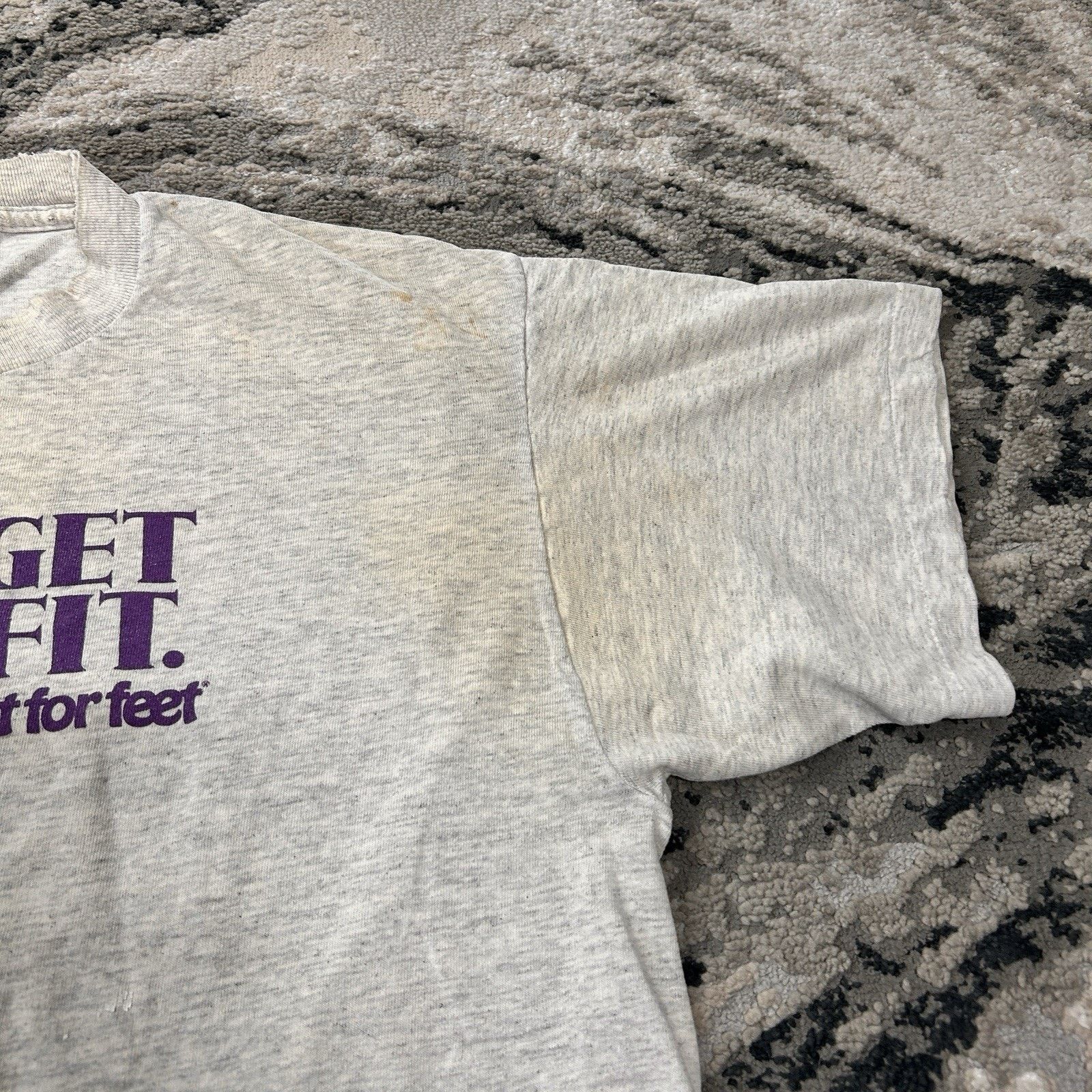 Gildan Vintage 90s Just For Feet We Fit The World Graphic T-Shirt Size US L / EU 52-54 / 3 - 11 Thumbnail