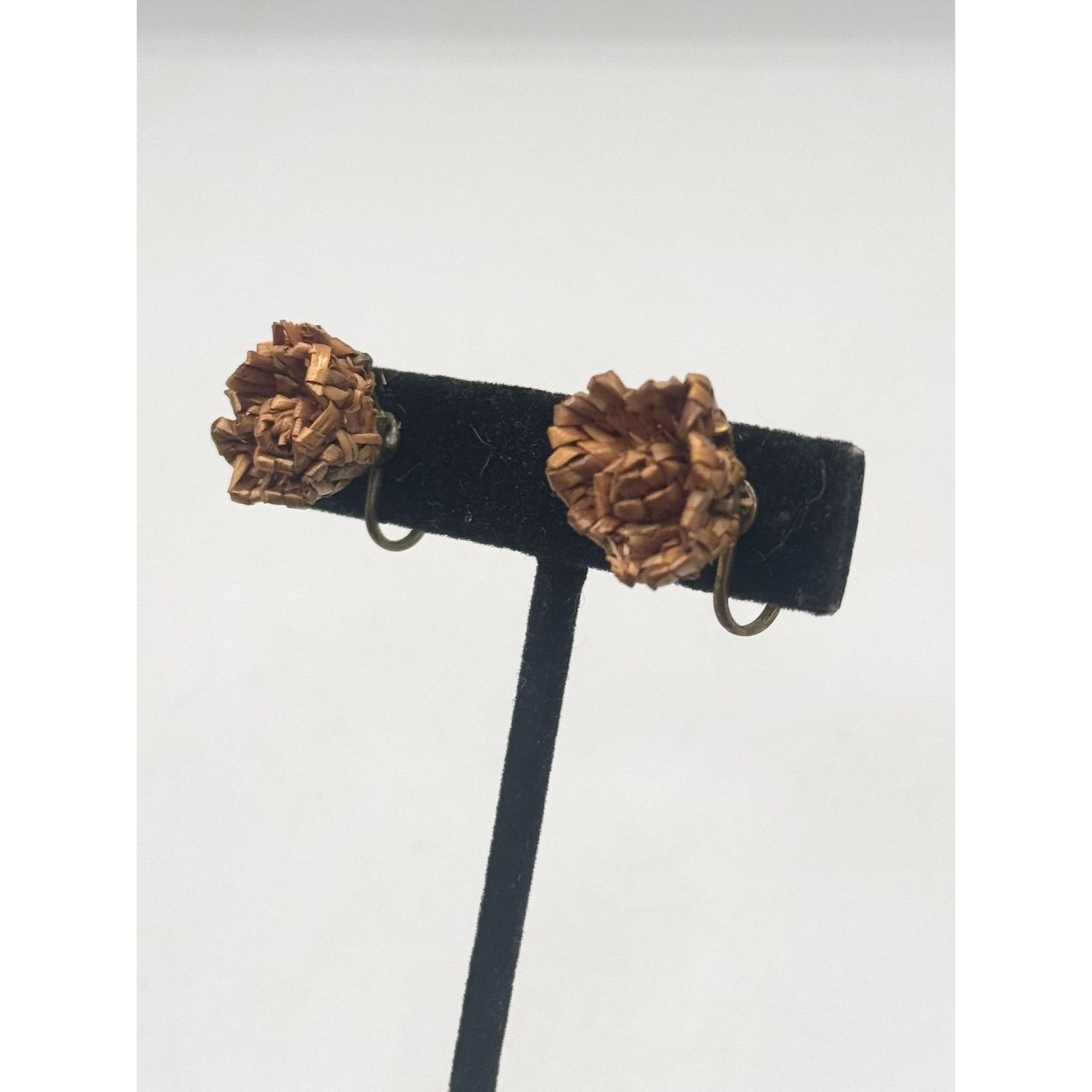 Vintage Vintage woven flower screw back earrings Size ONE SIZE - 5 Thumbnail