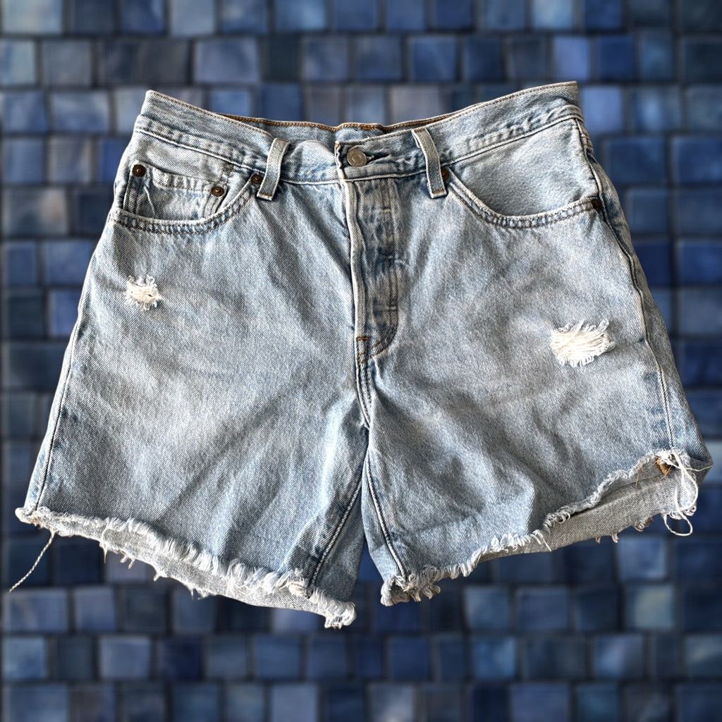 Levi's VINTAGE Levi’s 501 Cut Off Shorts Women 27 Denim Blue 5-Pocket Mid Rise Light Wash 90s Grunge Cowboy Western Casual Mens Womens Boys Girls? Size 27" / US 4 / IT 40 - 1 Thumbnail