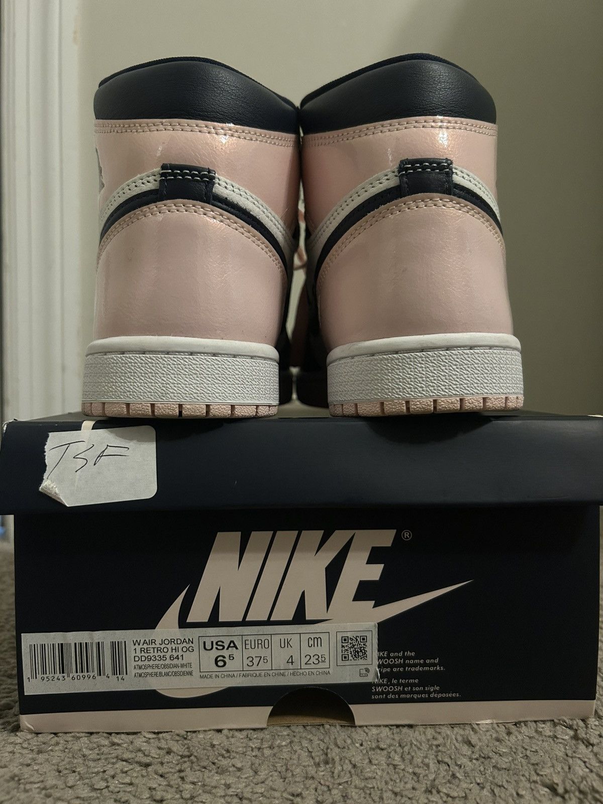 Jordan Brand Jordan 1 Retro High OG "Atmosphere" (Bubble Gum) Women's 6.5 Size US 6.5 / IT 36.5 - 4 Thumbnail