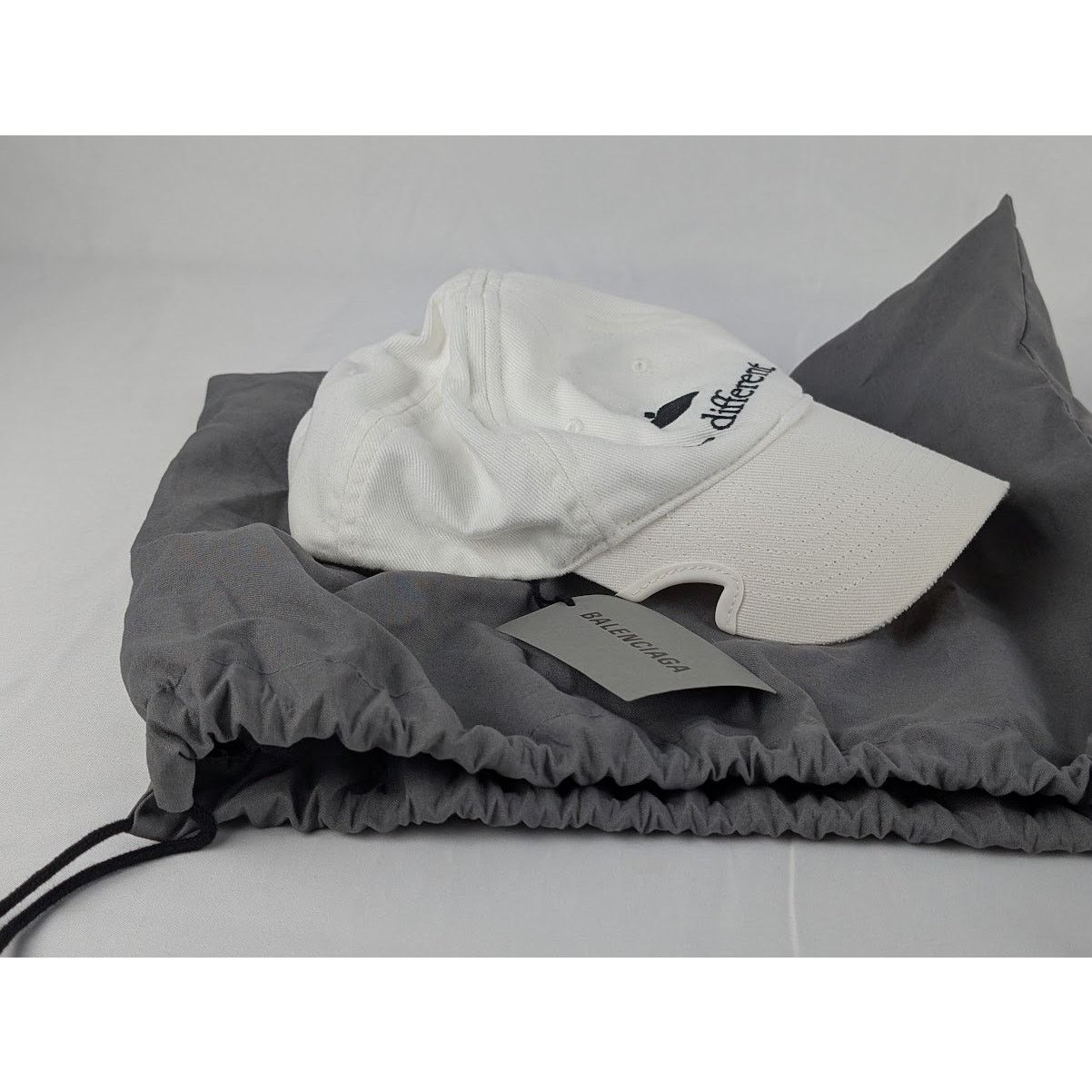 Balenciaga o1rshd1 Q:2 / Size: M / Hat Be Different Cap in White/Black Size ONE SIZE - 8 Thumbnail