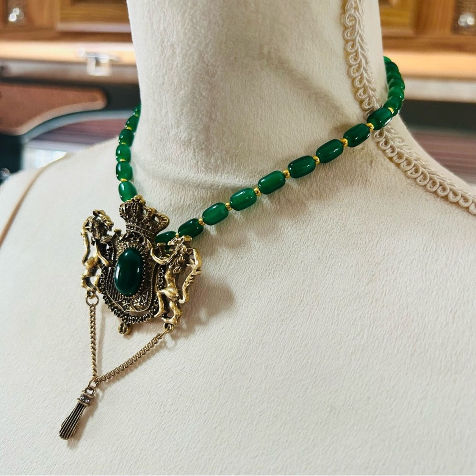 Handmade Handcrafted repurpose vintage lion crest jade necklace Size ONE SIZE - 3 Thumbnail