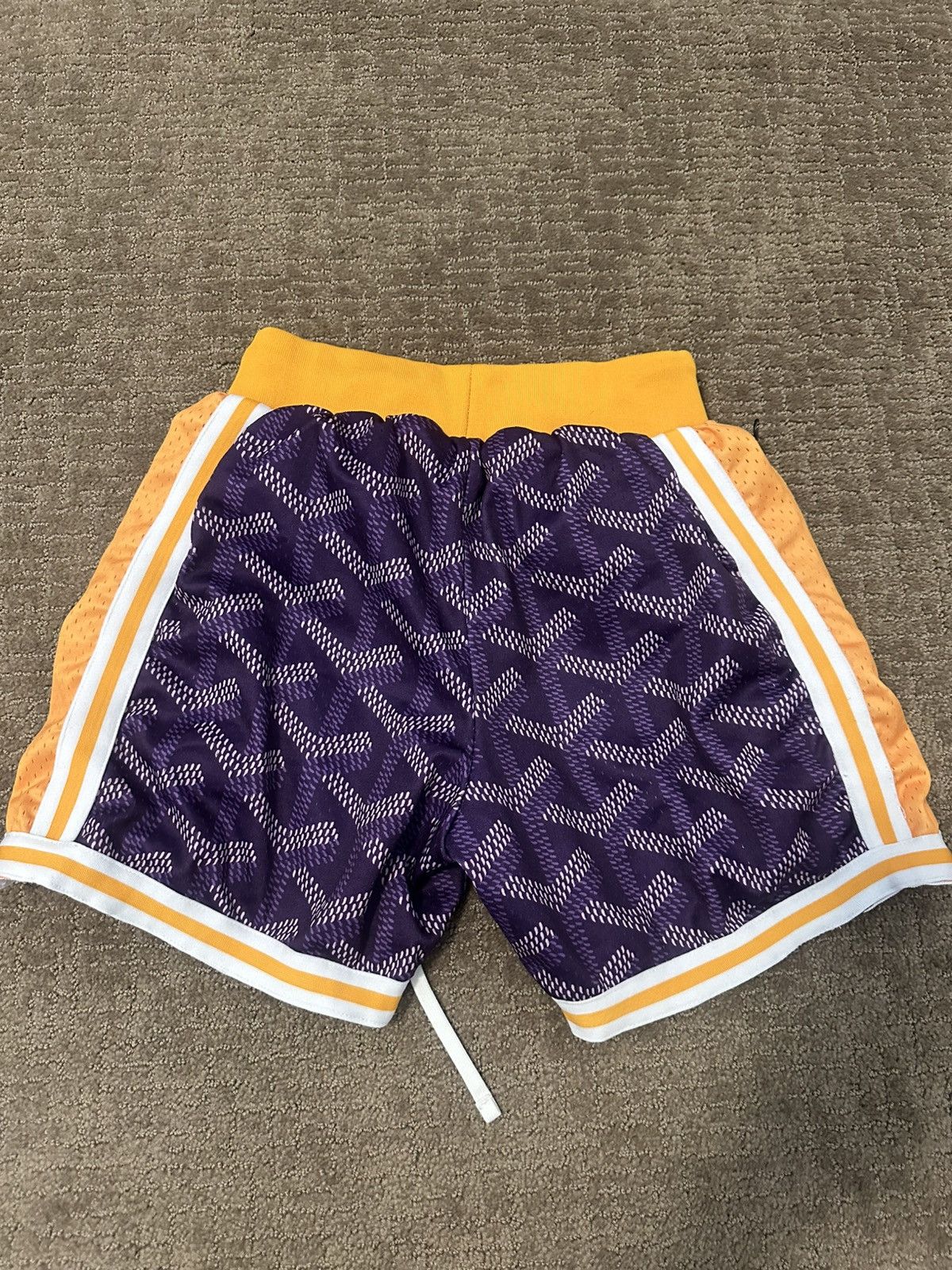 Collect and Select Collect and Select Shorts Lakers. Size Small Size US 30 / EU 46 - 4 Thumbnail