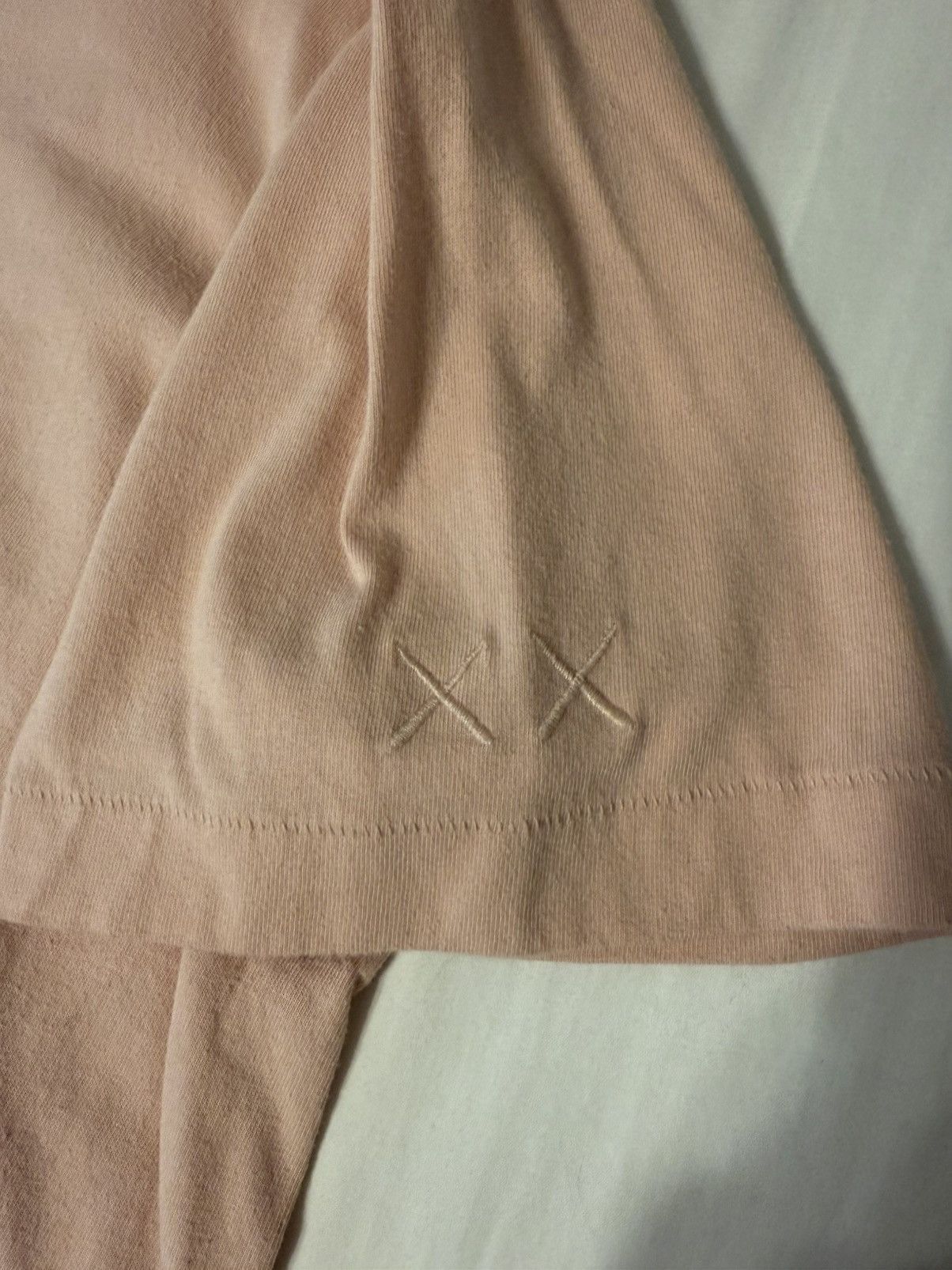 Kaws × Uniqlo Kaws x Uniqlo Companion Tee Size US L / EU 52-54 / 3 - 4 Thumbnail
