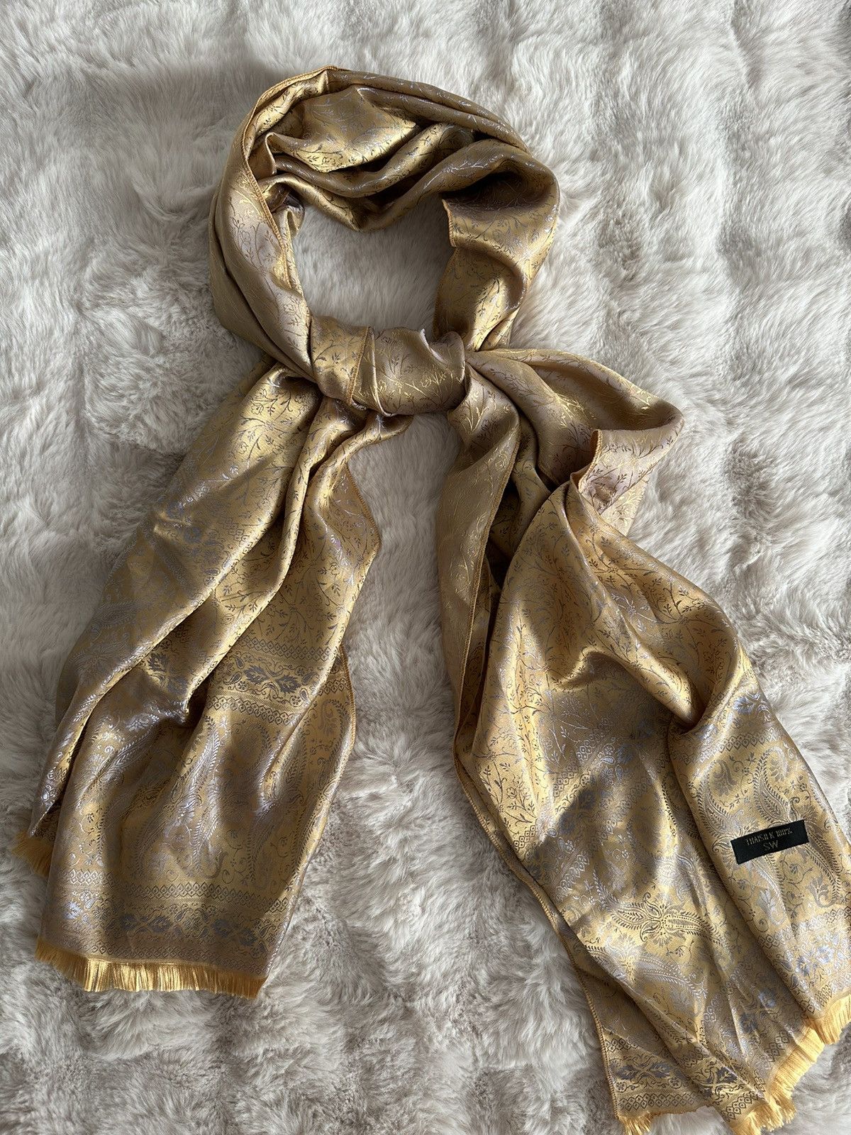 Vintage 100% silk scarf premium gold vintage Size ONE SIZE - 1 Thumbnail