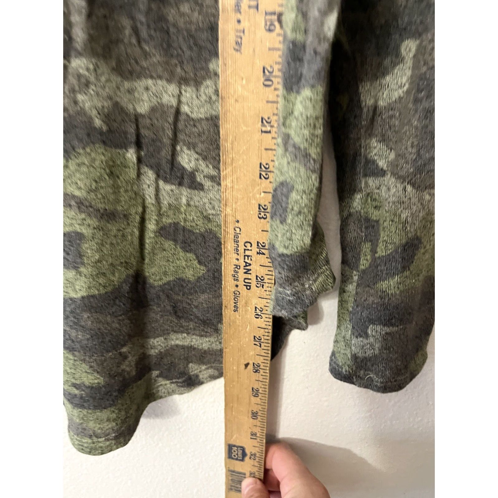 American Eagle Outfitters American Eagle Outfitters Top Small Camo Long Sleeve Soft & Sexy Plush Size S / US 4 / IT 40 - 4 Thumbnail