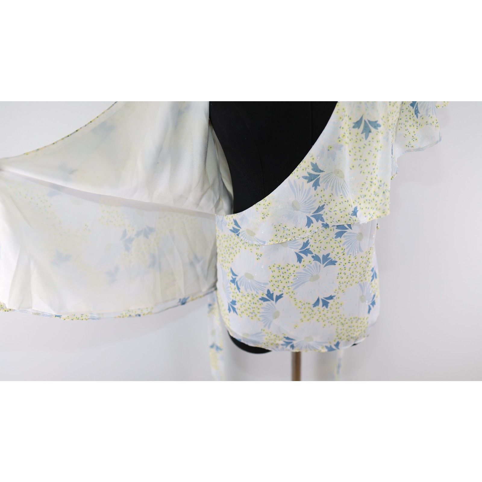 Ted Baker NWoT TED BAKER Gemmiaa Floral Print Ruffle Wrap Blouse US 8 Size M / US 6-8 / IT 42-44 - 6 Thumbnail