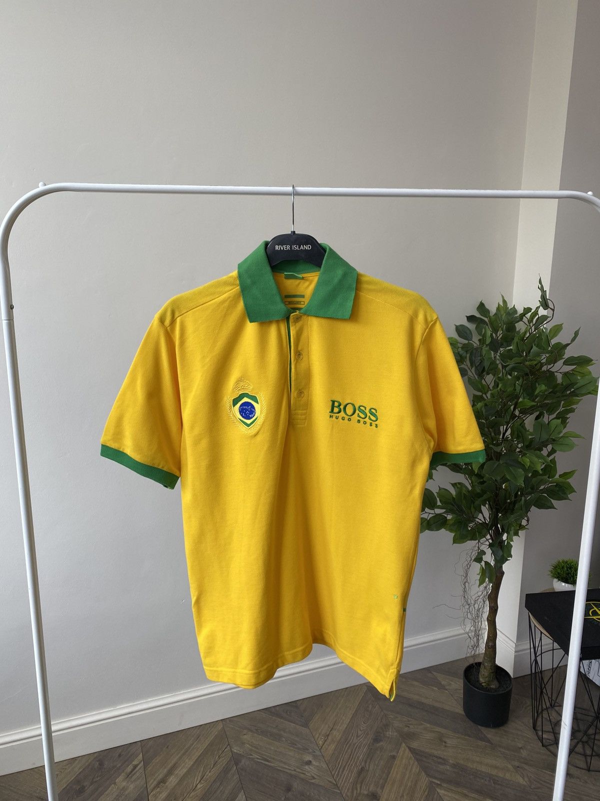 Hugo Boss × Vintage Vintage Hugo Boss Brazil Embroidered Yellow Green Polo Size US L / EU 52-54 / 3 - 2 Thumbnail