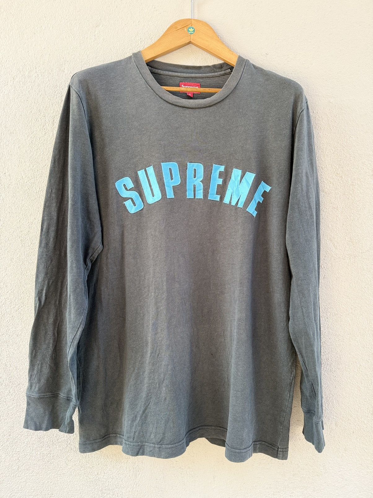 Supreme Thrashed Supreme SS24 Arc Logo Sun Faded Grunge Tee Size US XL / EU 56 / 4 - 1 Thumbnail