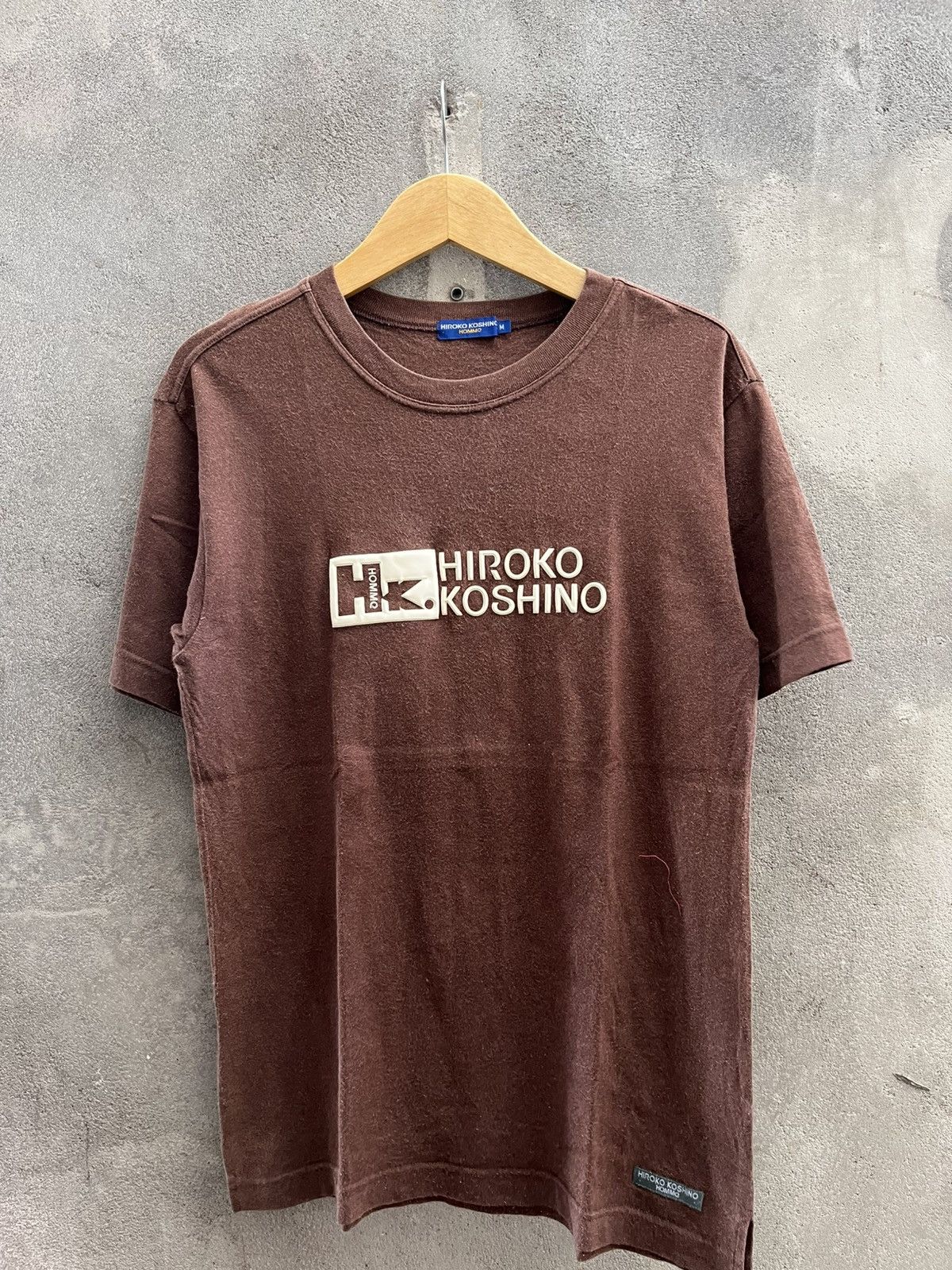 Hiroko Koshino Homme × Japanese Brand Hiroko Koshino Graphic Logo Tee – Rare 90s Japanese Style Size US M / EU 48-50 / 2 - 1 Thumbnail