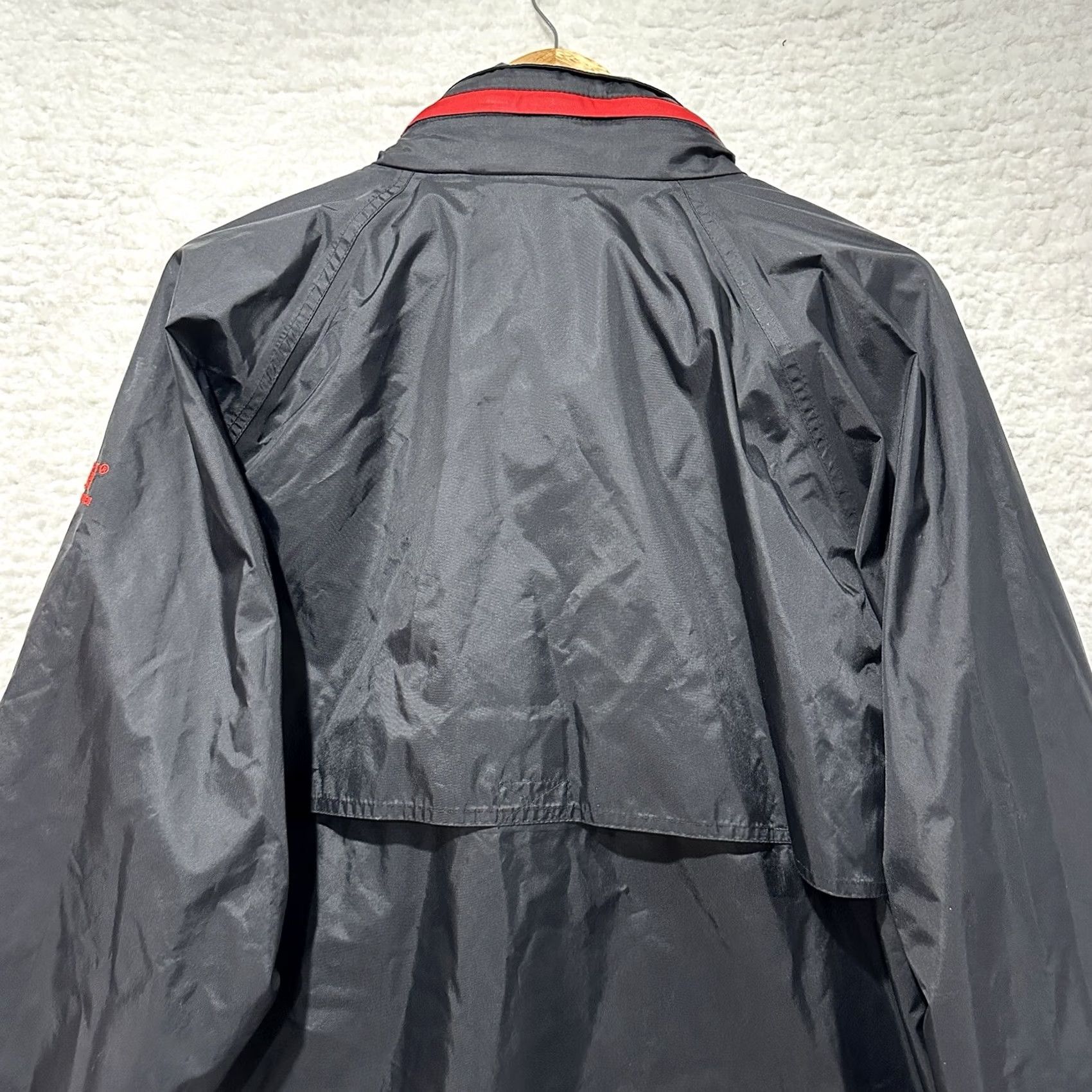 Helly Hansen Helly Hansen Windbreaker Jacket L Hooded Full Zip Black Red Detailing Collar L Size US L / EU 52-54 / 3 - 7 Thumbnail
