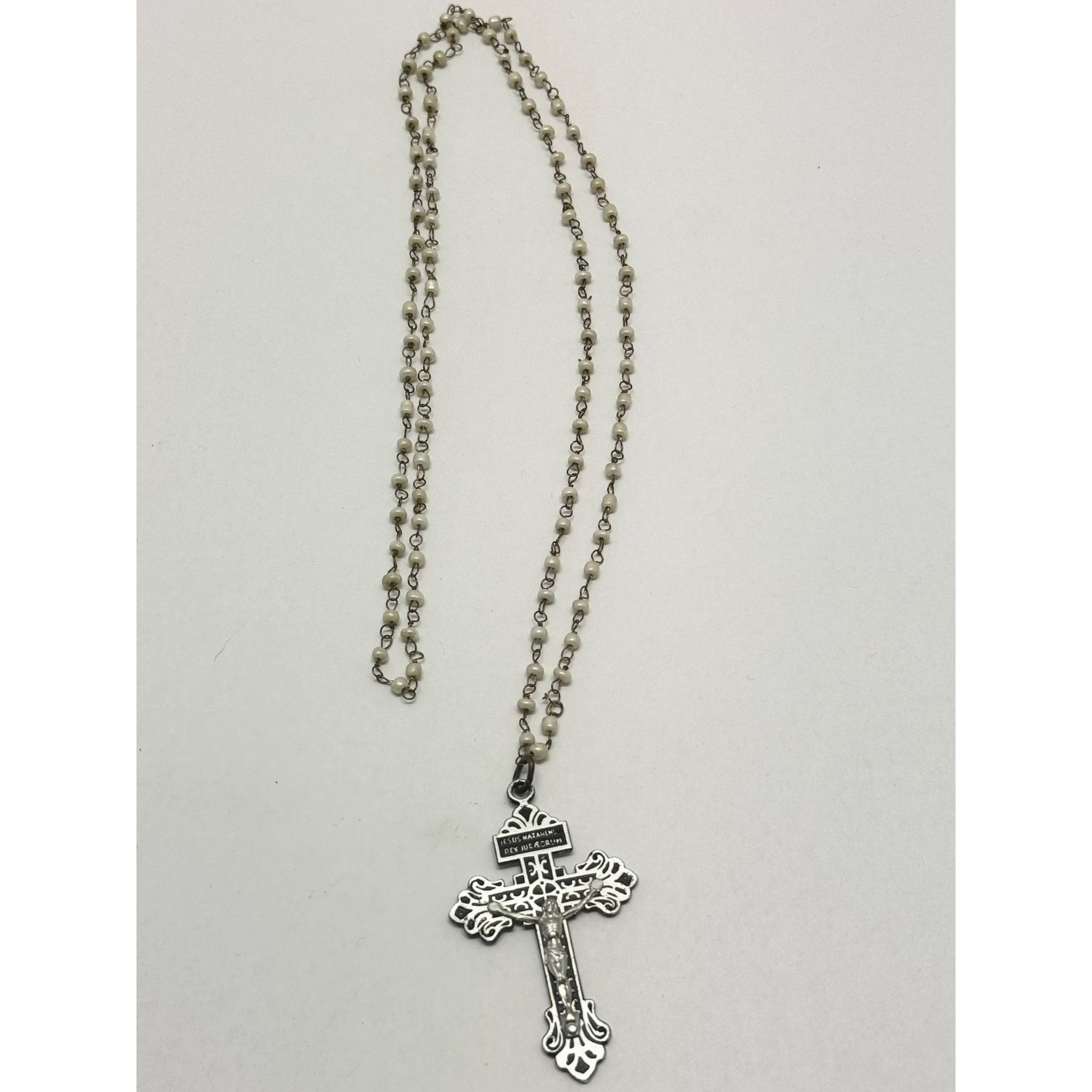 Vintage Vintage white beaded cross crucifix necklace Size ONE SIZE - 4 Thumbnail