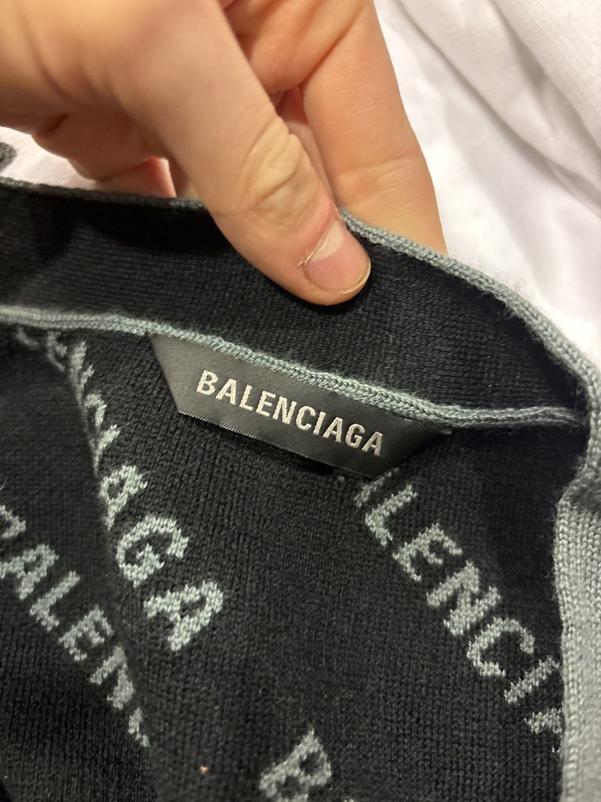 Balenciaga Balenciaga Black All Over Wool Caridgans Size US XXL / EU 58 / 5 - 5 Thumbnail