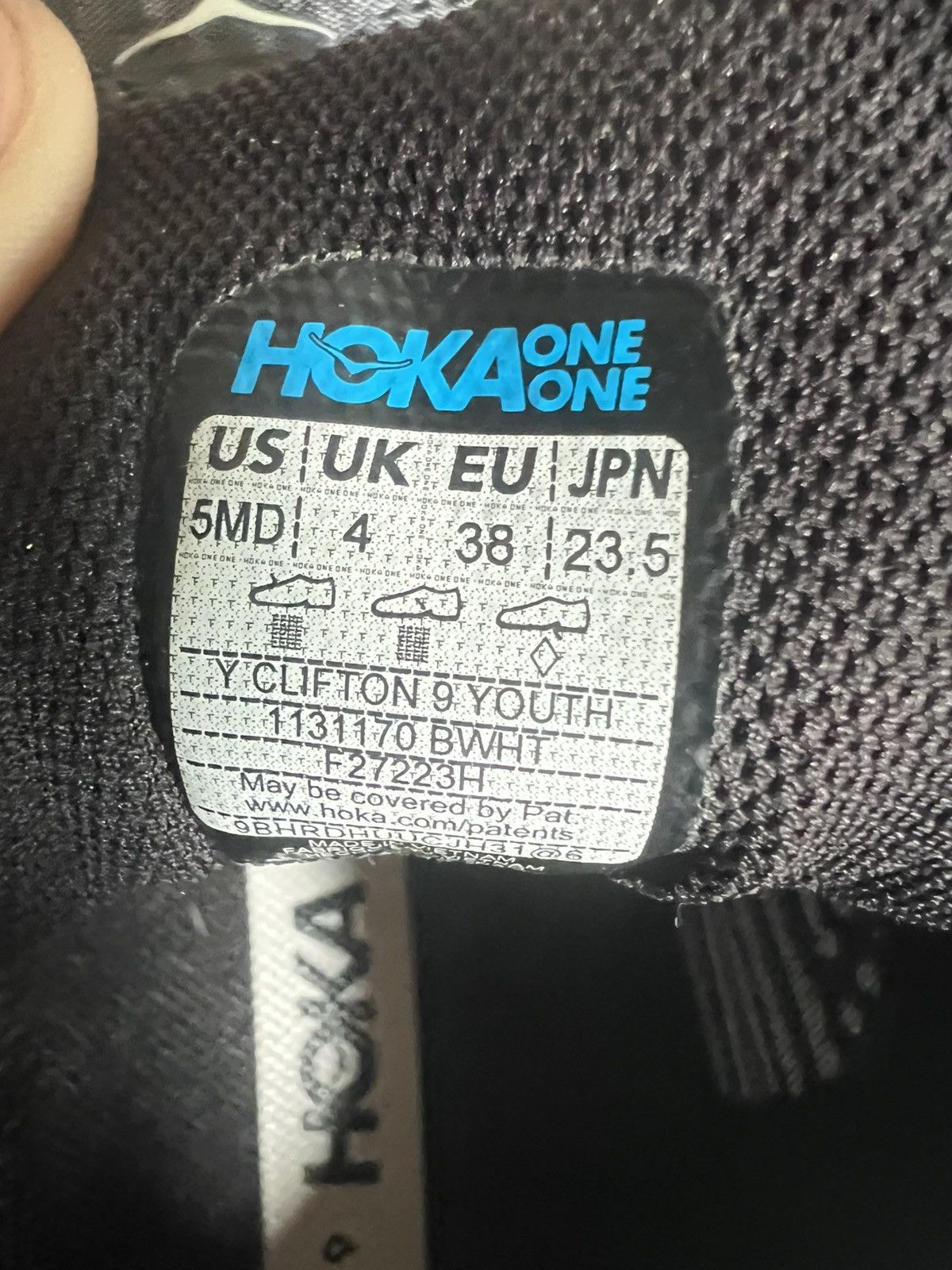 Hoka Size 5y - Hoka One One Clifton 9 Black White GS Size US 5 / EU 37 - 4 Thumbnail