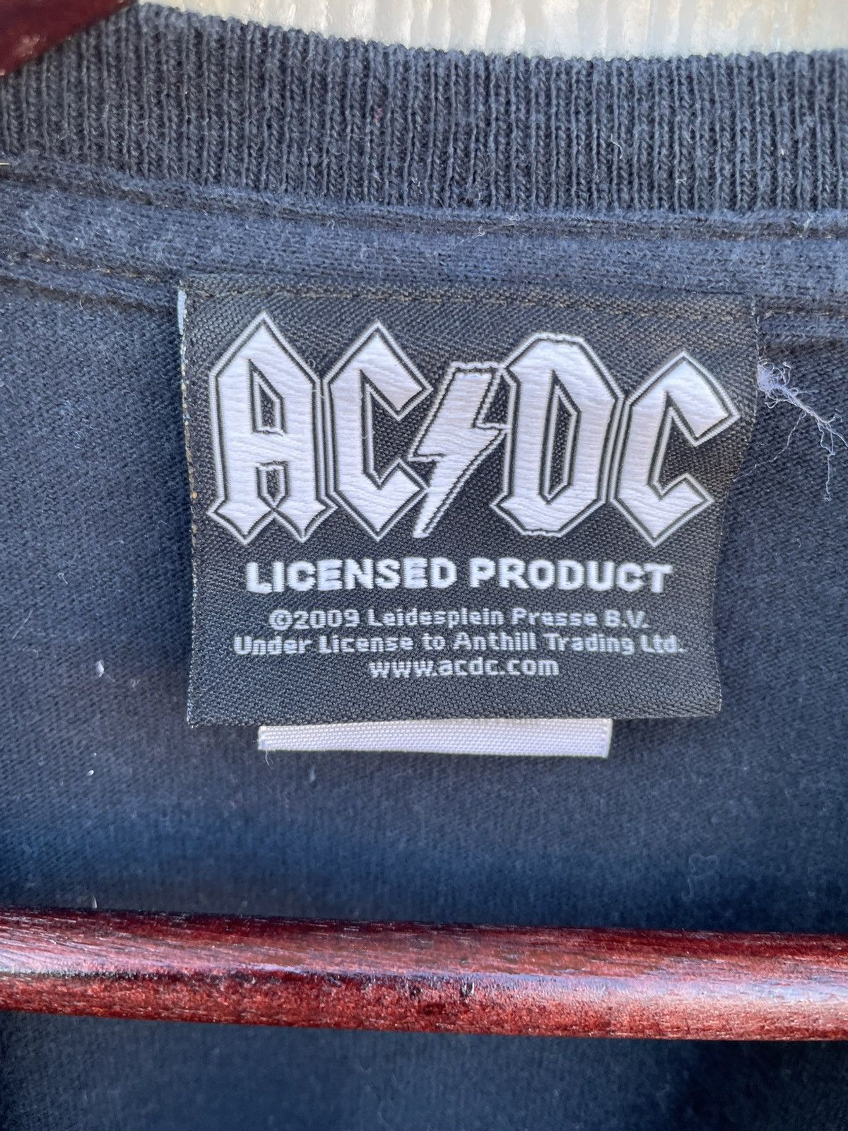AC/DC Vintage 2000s AC/DC Band High Voltage Black Xl T-shirt Size US XL / EU 56 / 4 - 3 Thumbnail