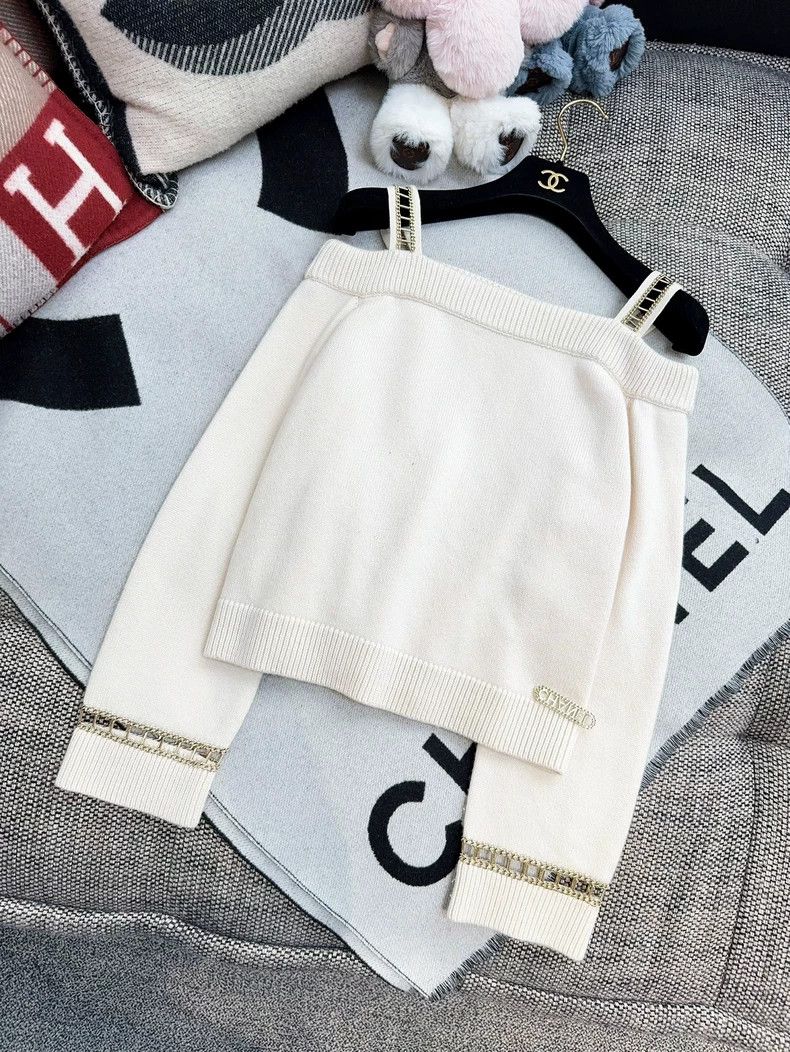 Chanel Chanel Track series beige knitted metal hollow off-the-sho Size XS / US 0-2 / IT 36-38 - 3 Thumbnail
