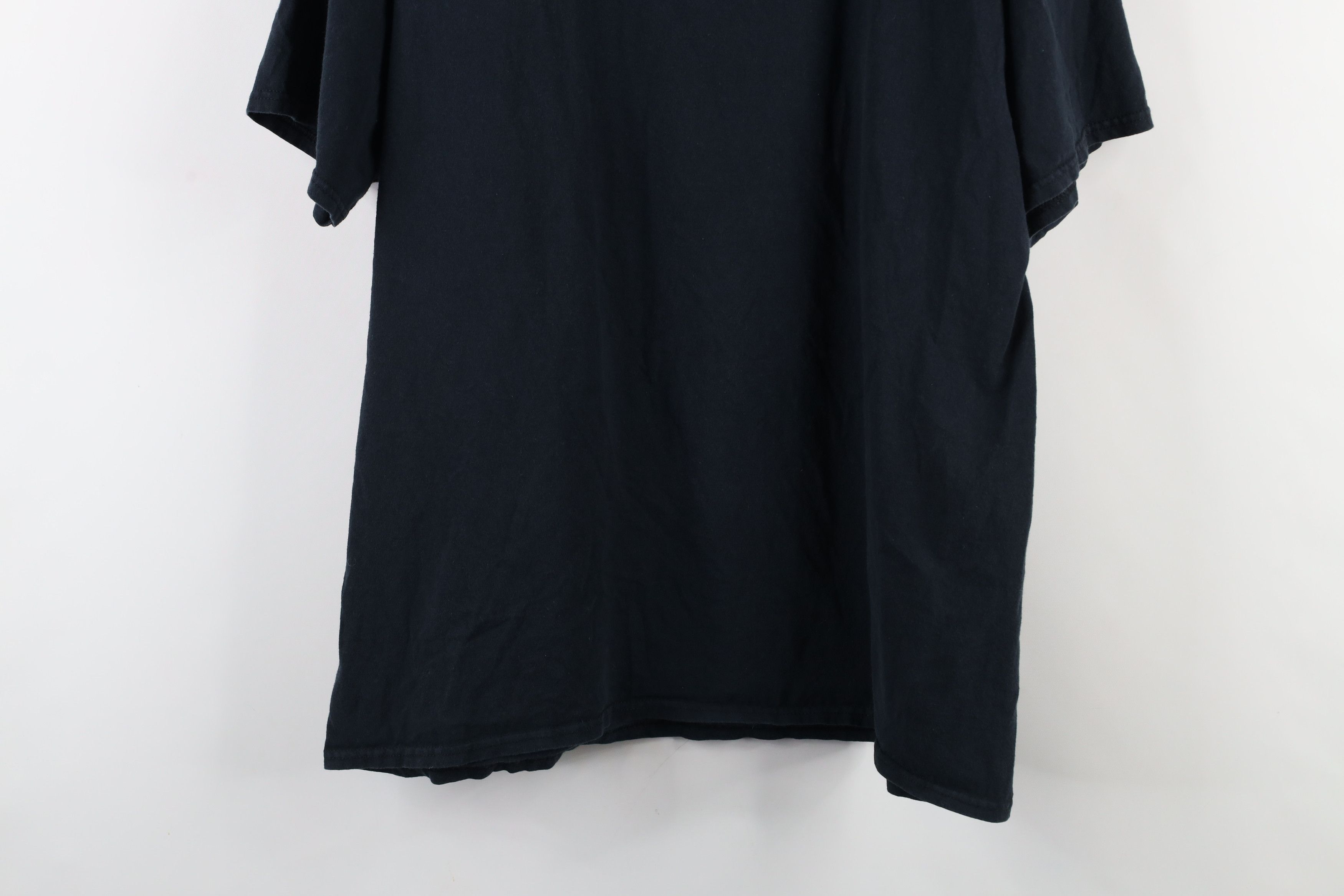 Vintage Vintage 90s Y2K Streetwear Wolf Feather MMA T-Shirt Black Size US XL / EU 56 / 4 - 11 Thumbnail