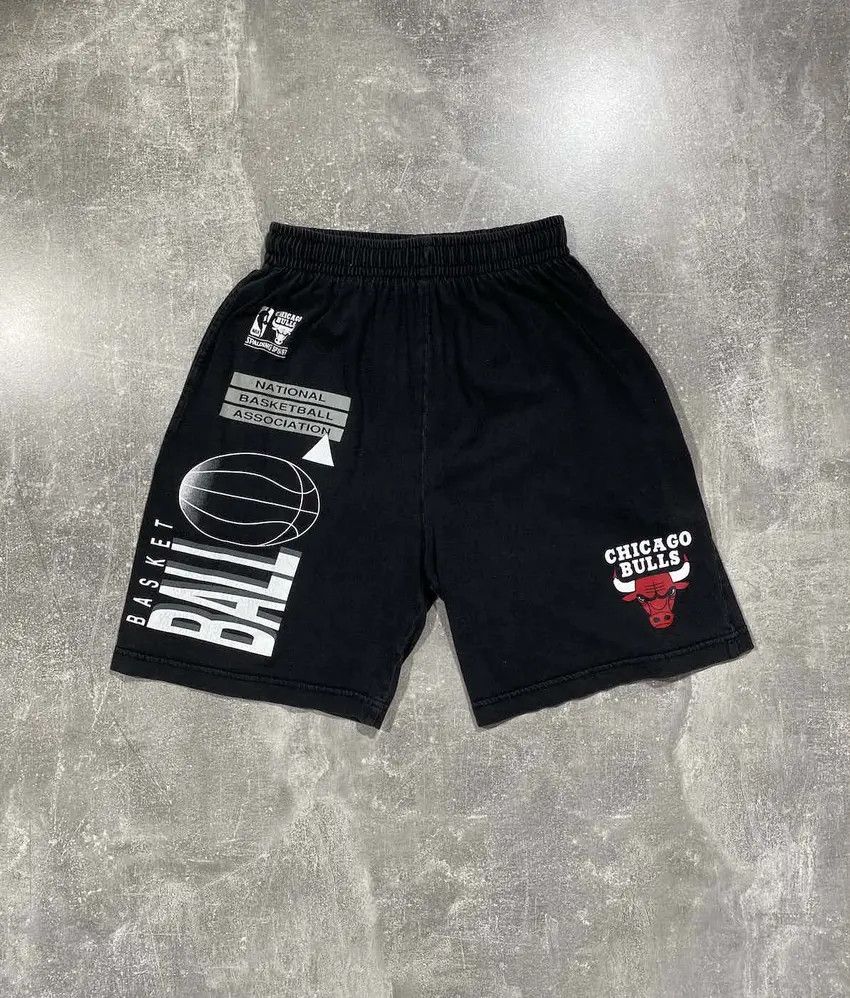 NBA Vintage 90s NBA Spalding Chicago Bulls Retro Shorts Size US 30 / EU 46 - 1 Thumbnail
