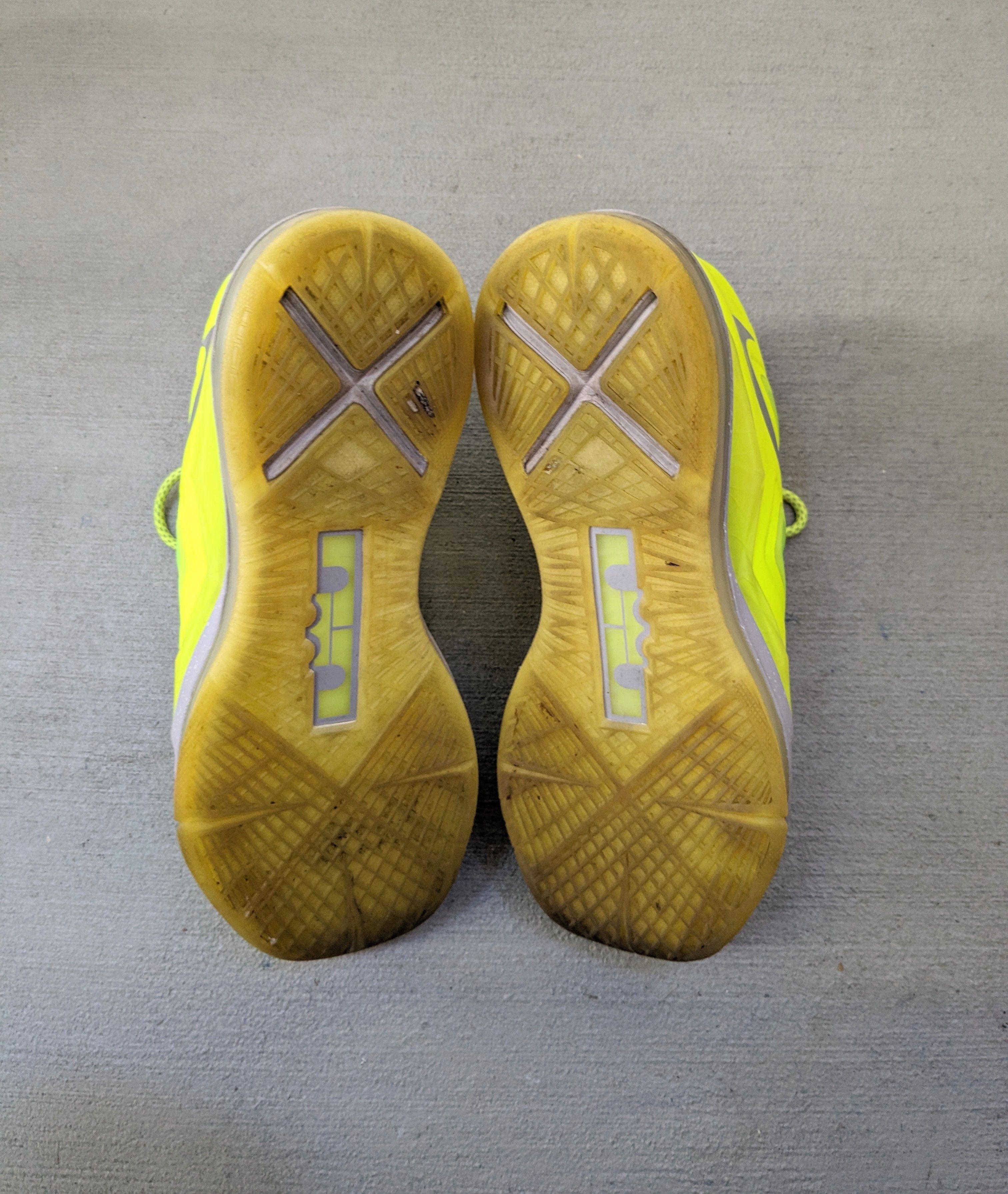 Nike Nike LeBron 10 Volt 11 541100-700 Basketball Yellow Green Size US 11 / EU 44 - 14 Thumbnail