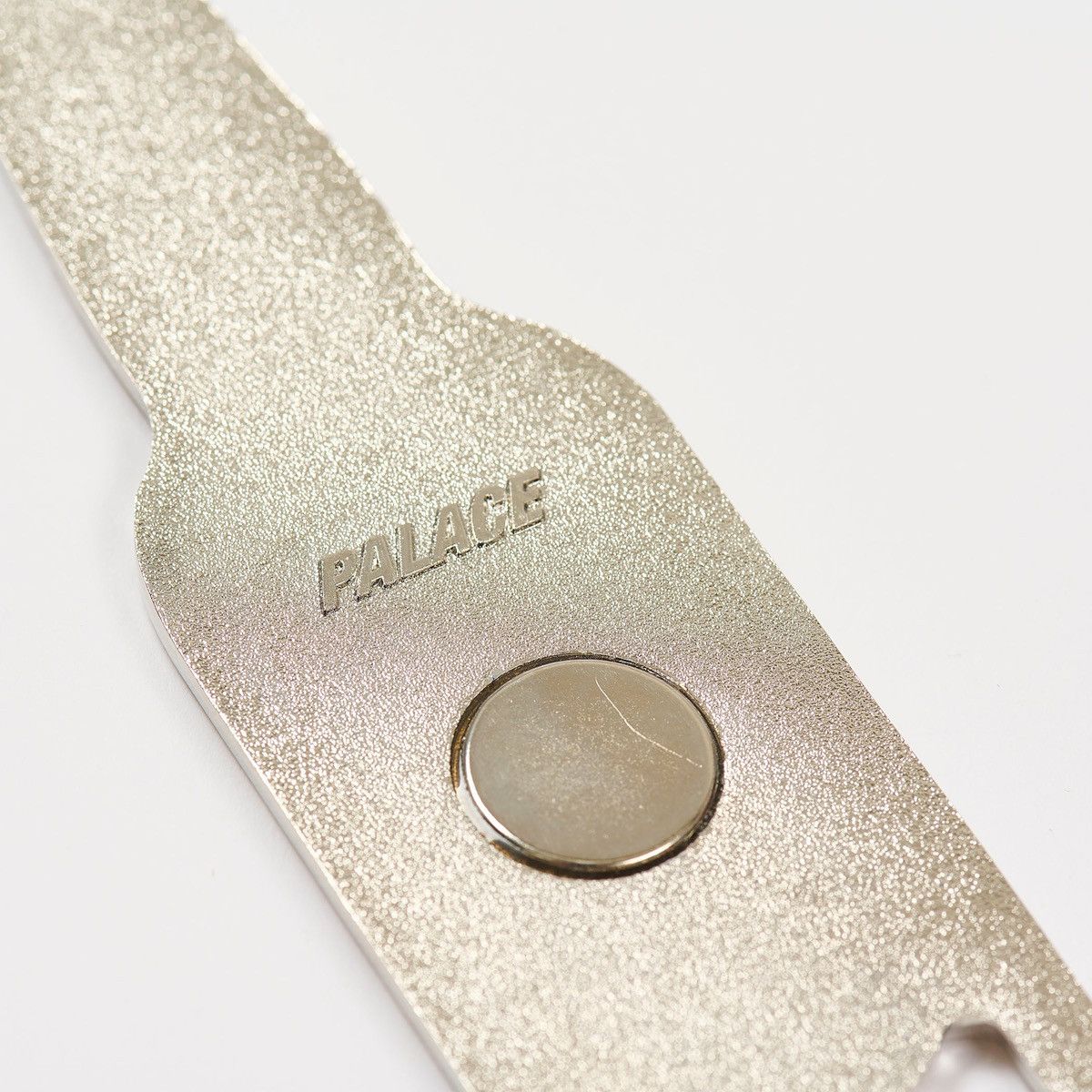 Palace Palace BOTTLE OPENER MAGNET in GREEN / SILVER (SS25) Size ONE SIZE - 4 Thumbnail