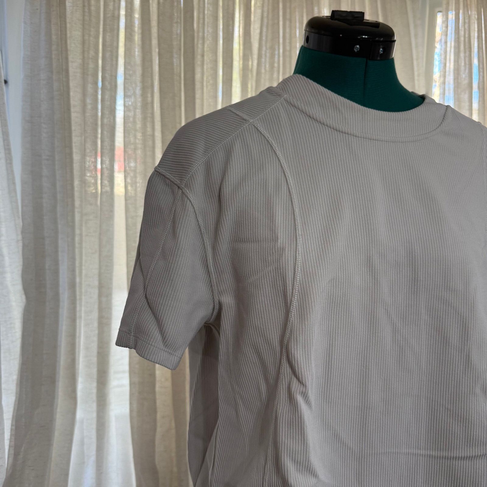 Lululemon Lululemon White Ribbed Performance Tee | Sz 6 Size M / US 6-8 / IT 42-44 - 3 Thumbnail