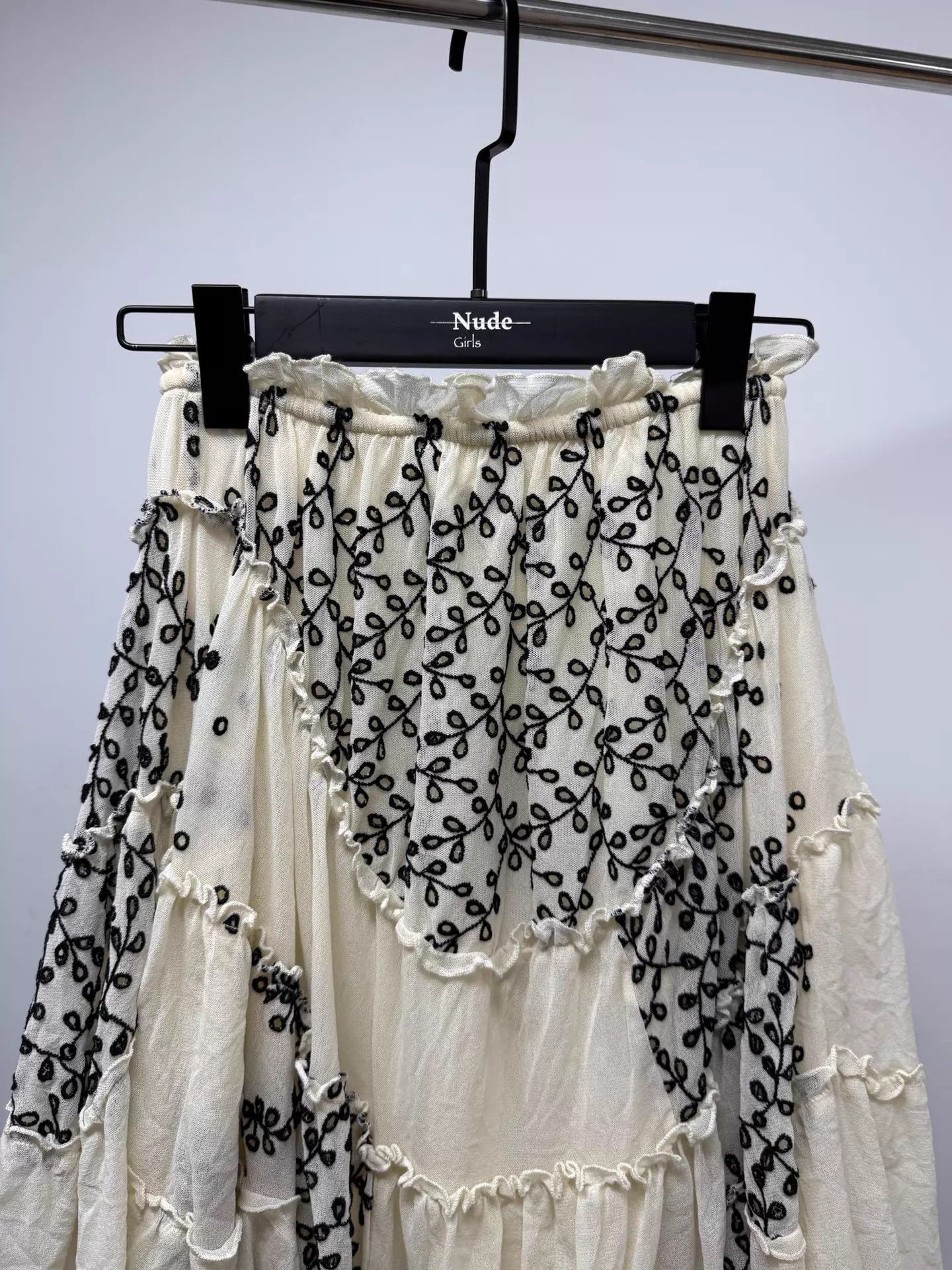 Jean Paul Gaultier Jean Paul Gaultier SOLEIL Ivory Embroidered Skirt XS Size 25" / US 0 / IT 36 - 2 Thumbnail