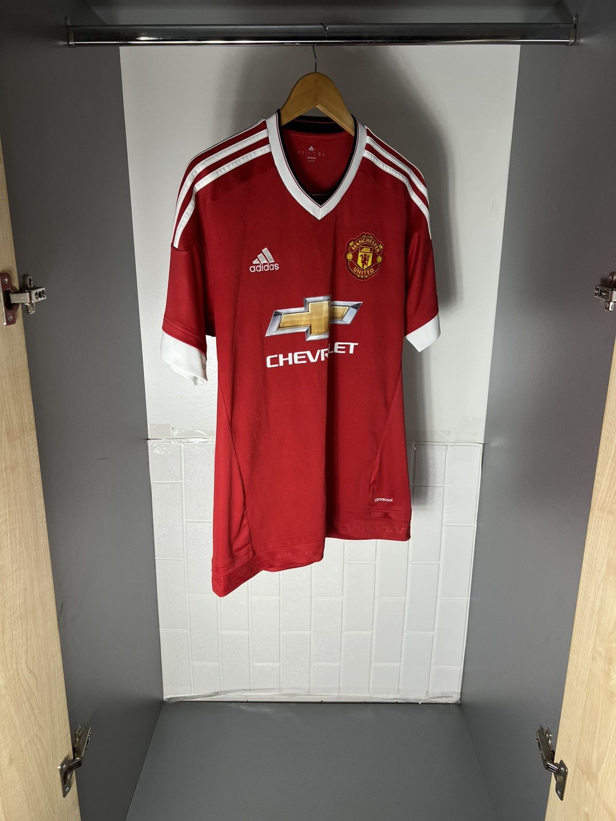Adidas VINTAGE ADIDAS FC MANCHESTER UNITED ENGLAND SOCCER JERSEY Size US L / EU 52-54 / 3 - 5 Thumbnail