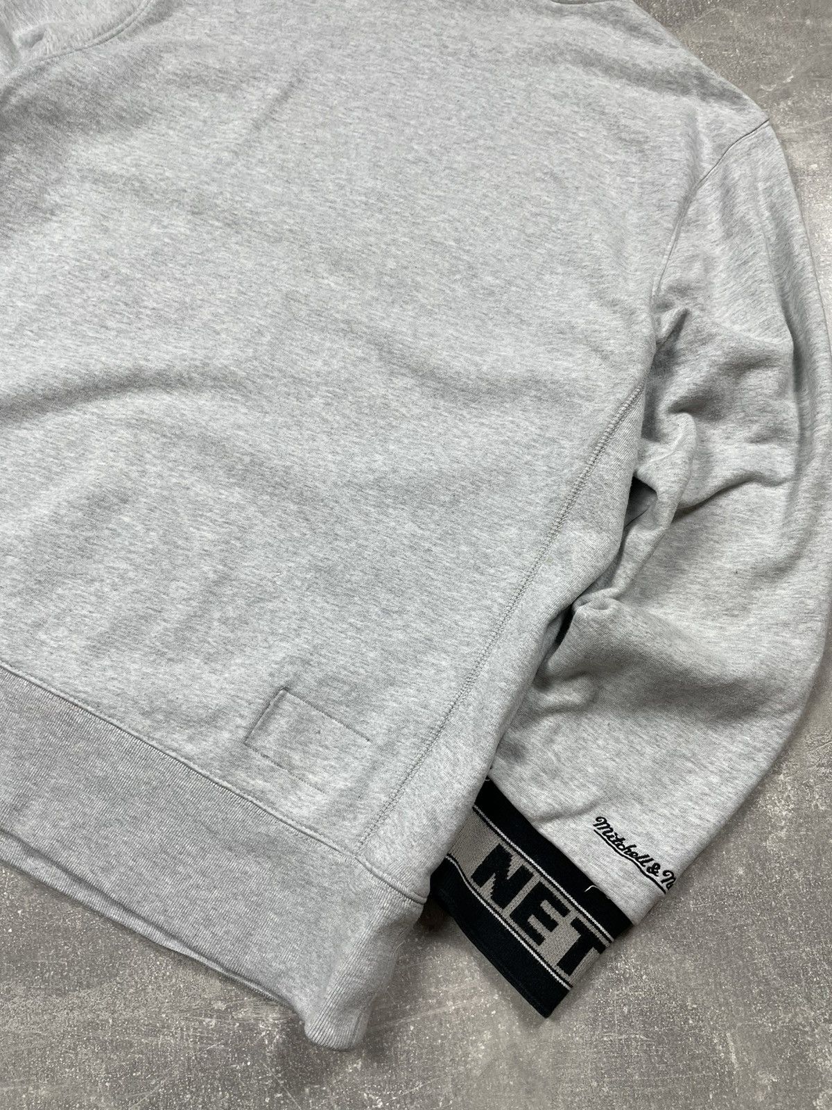 Russell Athletic × Vintage Mitchell & Ness NBA Brooklyn Nets Grey Crewneck Sweatshirt Size US XL / EU 56 / 4 - 5 Thumbnail