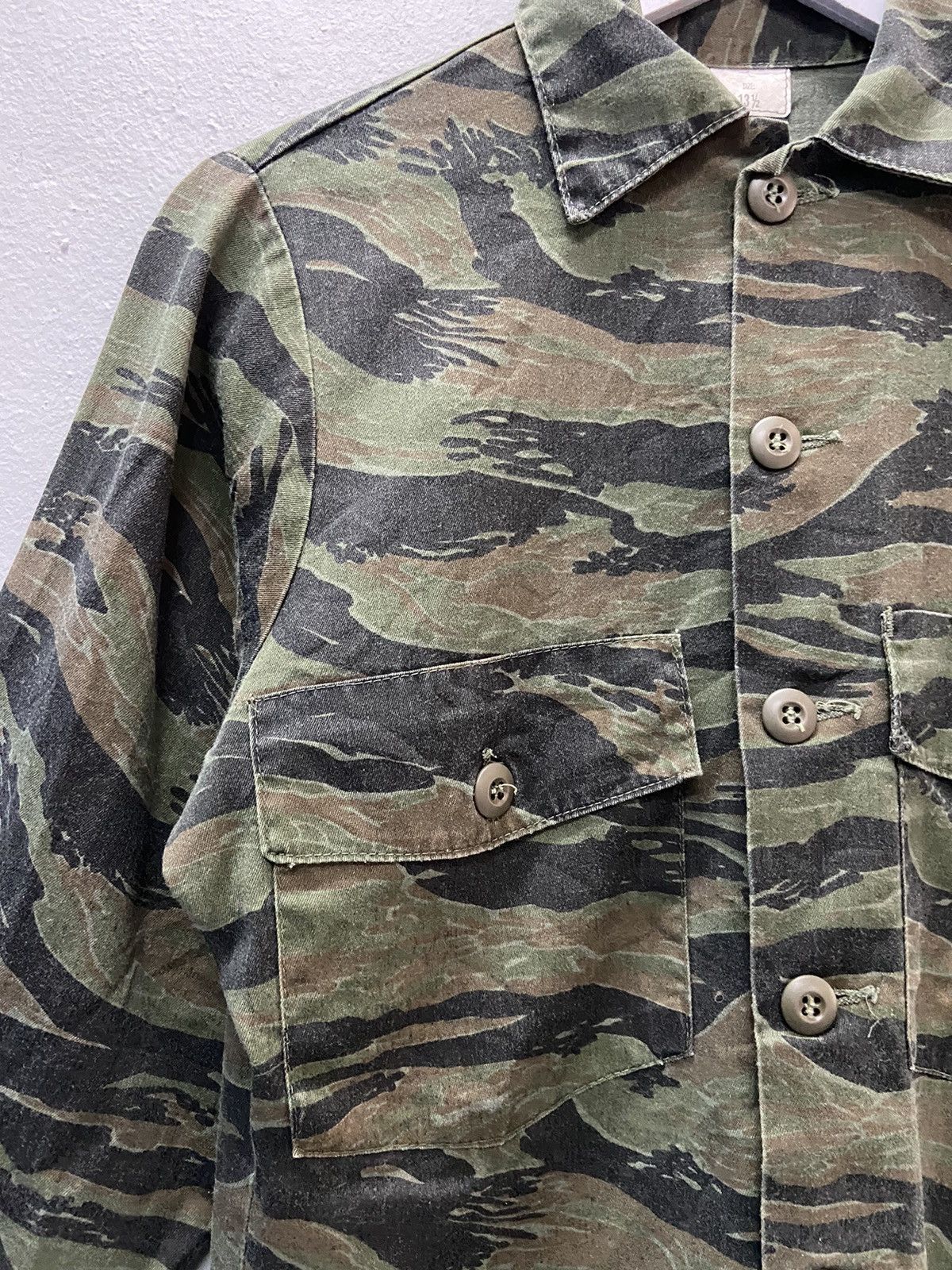 Vintage VINTAGE ARMY TIGER STRIPE CAMOUFLAGED 90’s UNIFORM SHIRT Size US S / EU 44-46 / 1 - 4 Thumbnail