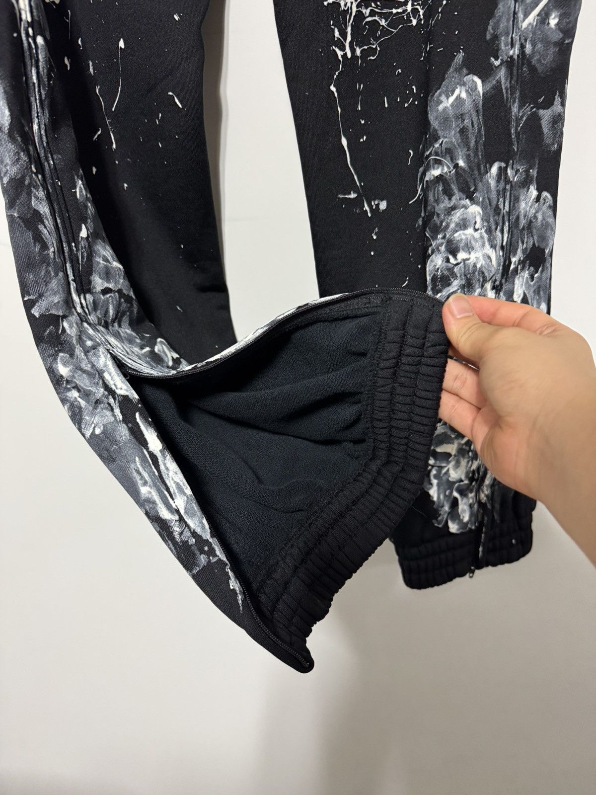 Balenciaga Paint splatter jogger pants Size US 28 / EU 44 - 4 Thumbnail