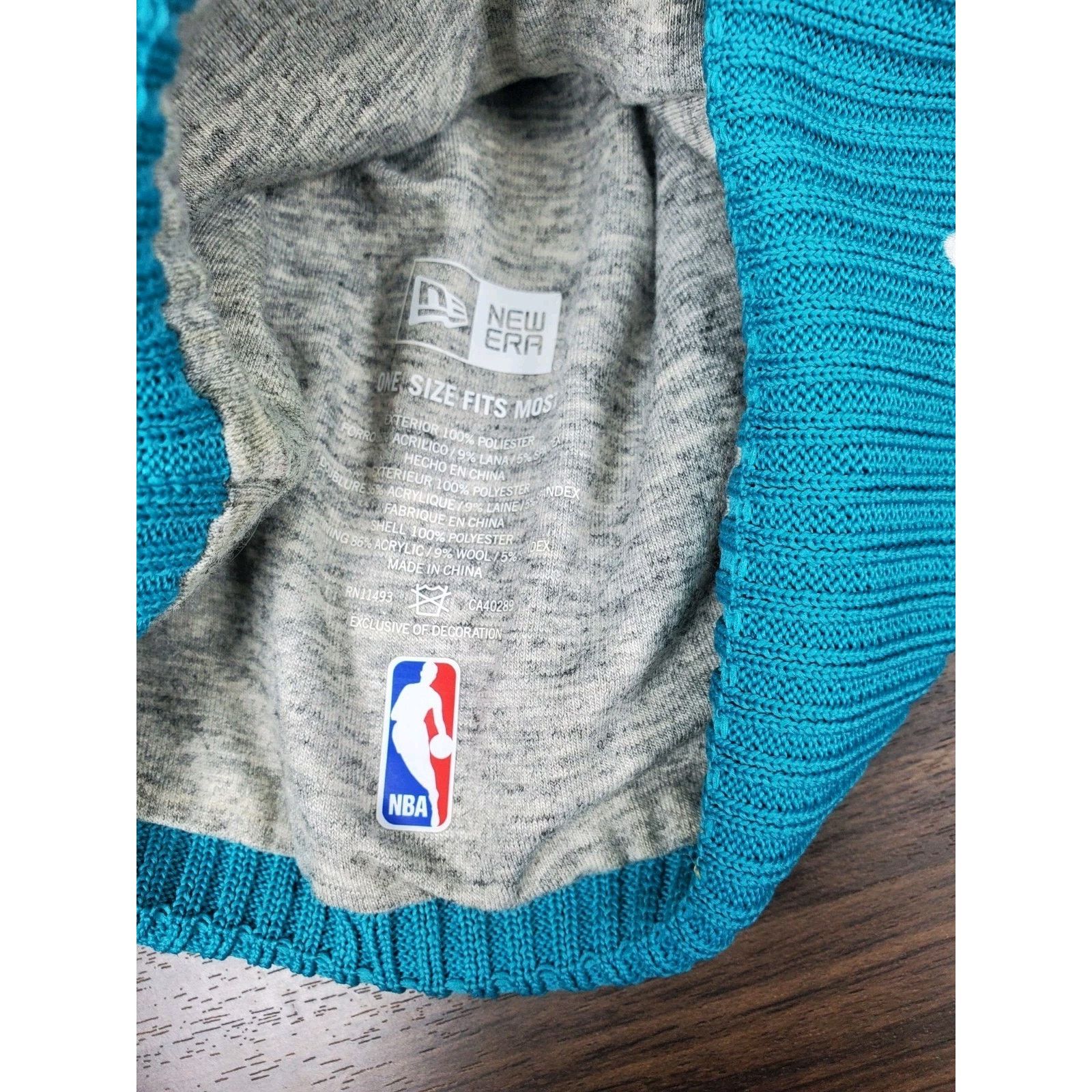 NBA × New Era Charlotte Hornets Winter Beanie Pom Hat Knit Cap NBA Teal Size ONE SIZE - 7 Thumbnail