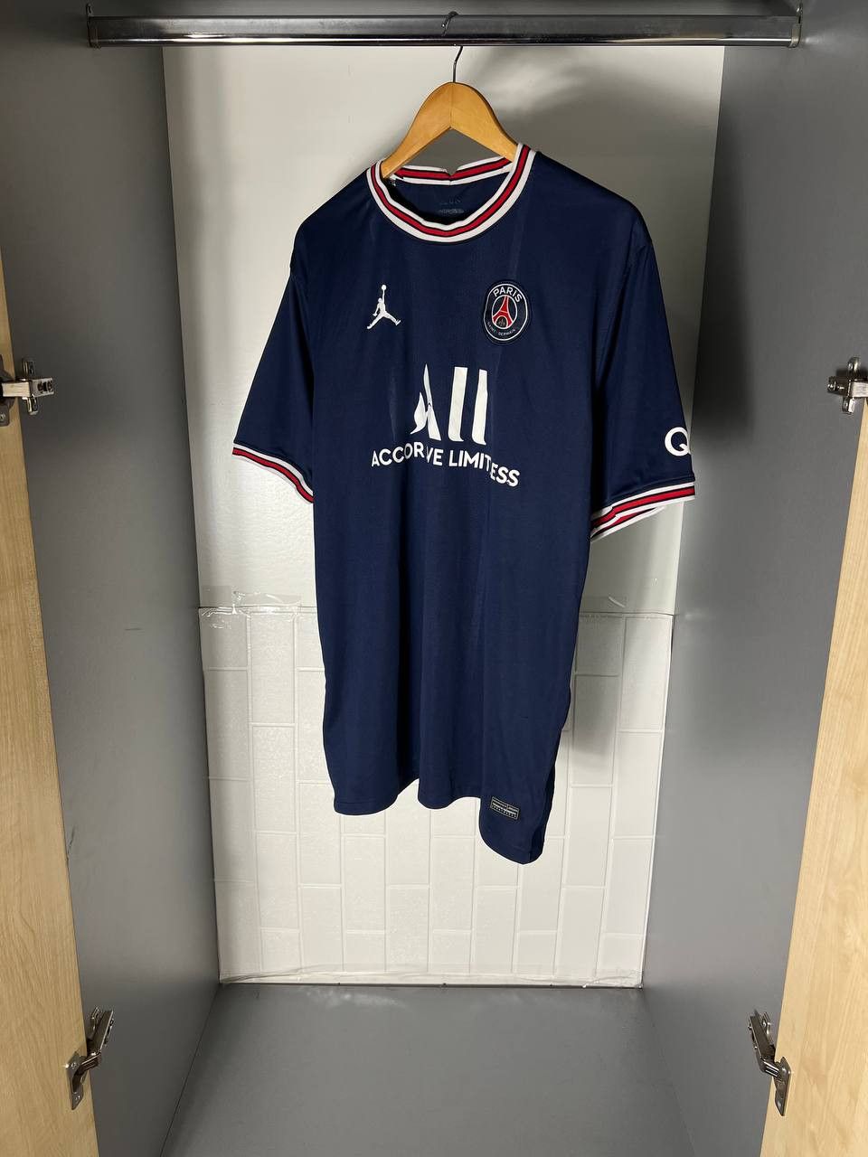 Vintage VERY RARE NIKE JORDAN FC PSG FRANCE SOCCER JERSEY Y2K PARIS Size US XL / EU 56 / 4 - 5 Thumbnail