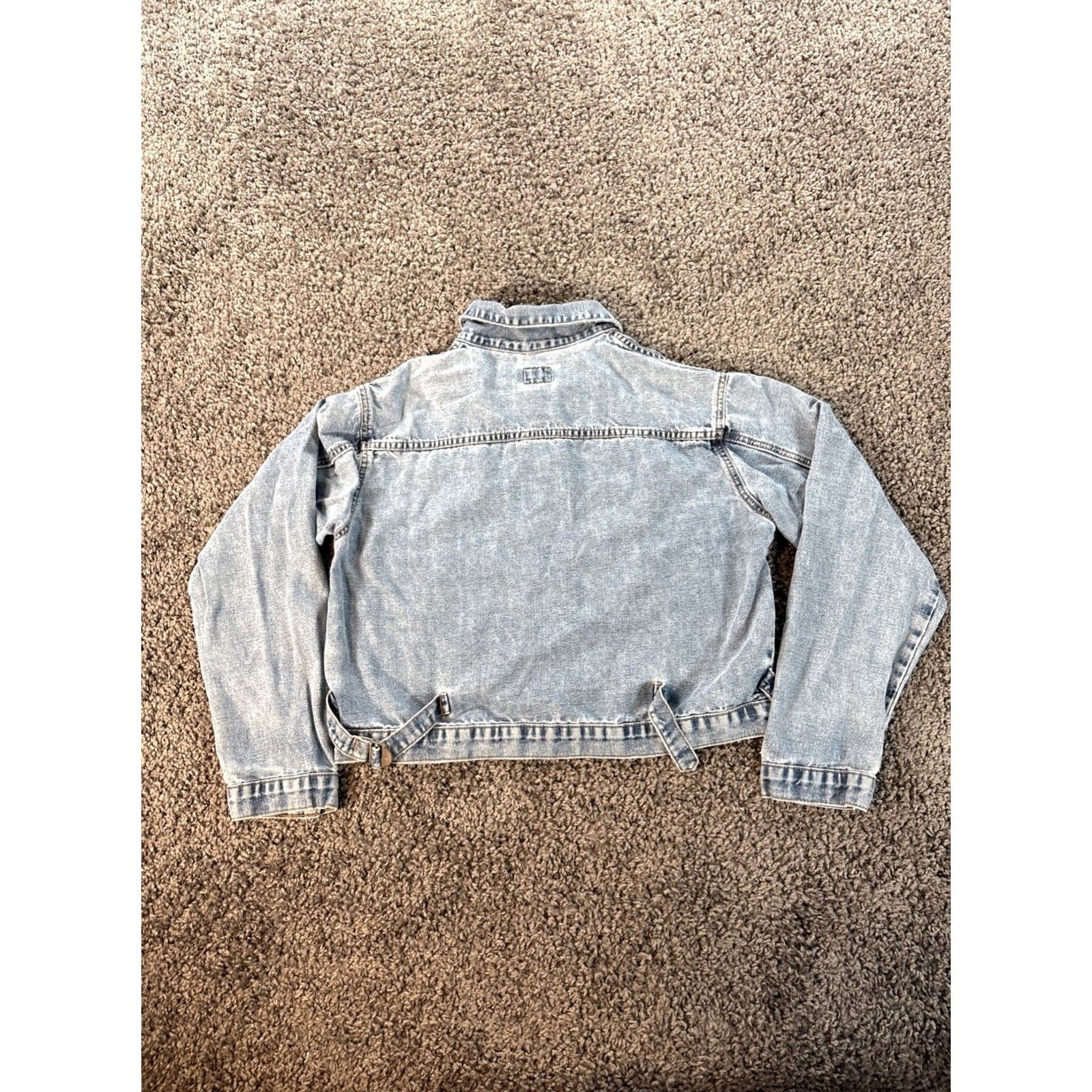 Calvin Klein VINTAGE Calvin Klein Denim Jacket Womens Large Patch Logo Light Wash Distressed Jacket Womens L Blue Logo USA Classic Men/Women? Size L / US 10 / IT 46 - 7 Thumbnail