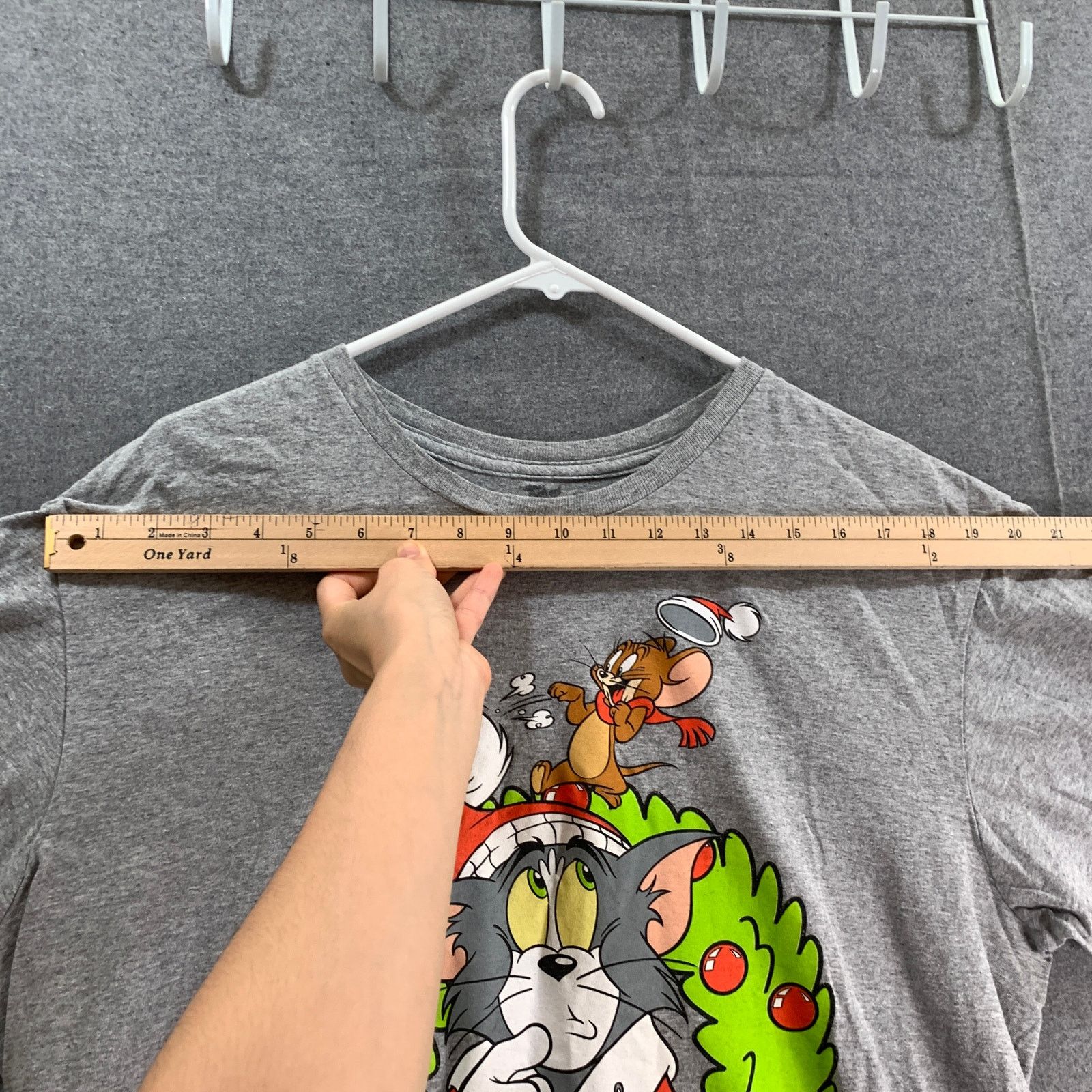 Other Tom & Jerry Christmas Shirt Adult Size XL Gray Short Sleeve Size US XL / EU 56 / 4 - 7 Thumbnail