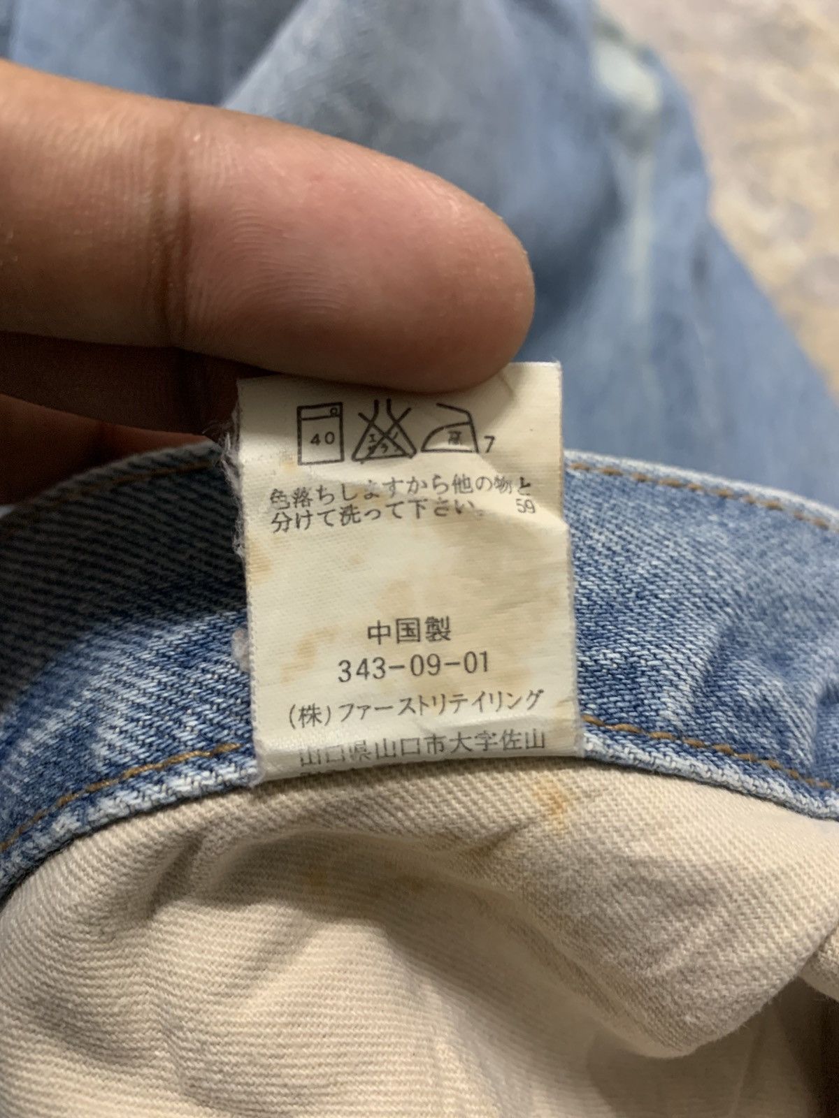 Japanese Brand Uniqlo Vintage UCW Baggy Jeans Light Wash Raw Hem Denim Size US 34 / EU 50 - 14 Thumbnail