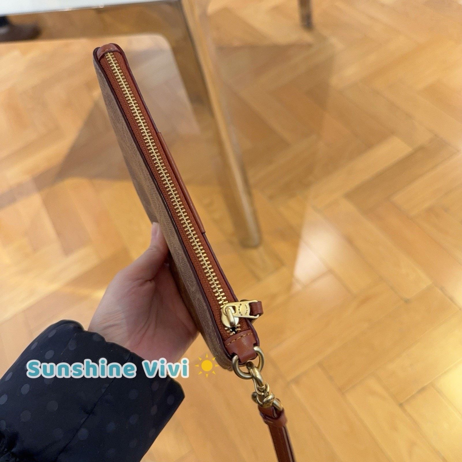 Coach NWT Coach Essential Small Wristlet CI189 Brass/Tan Caramel Size ONE SIZE - 4 Thumbnail