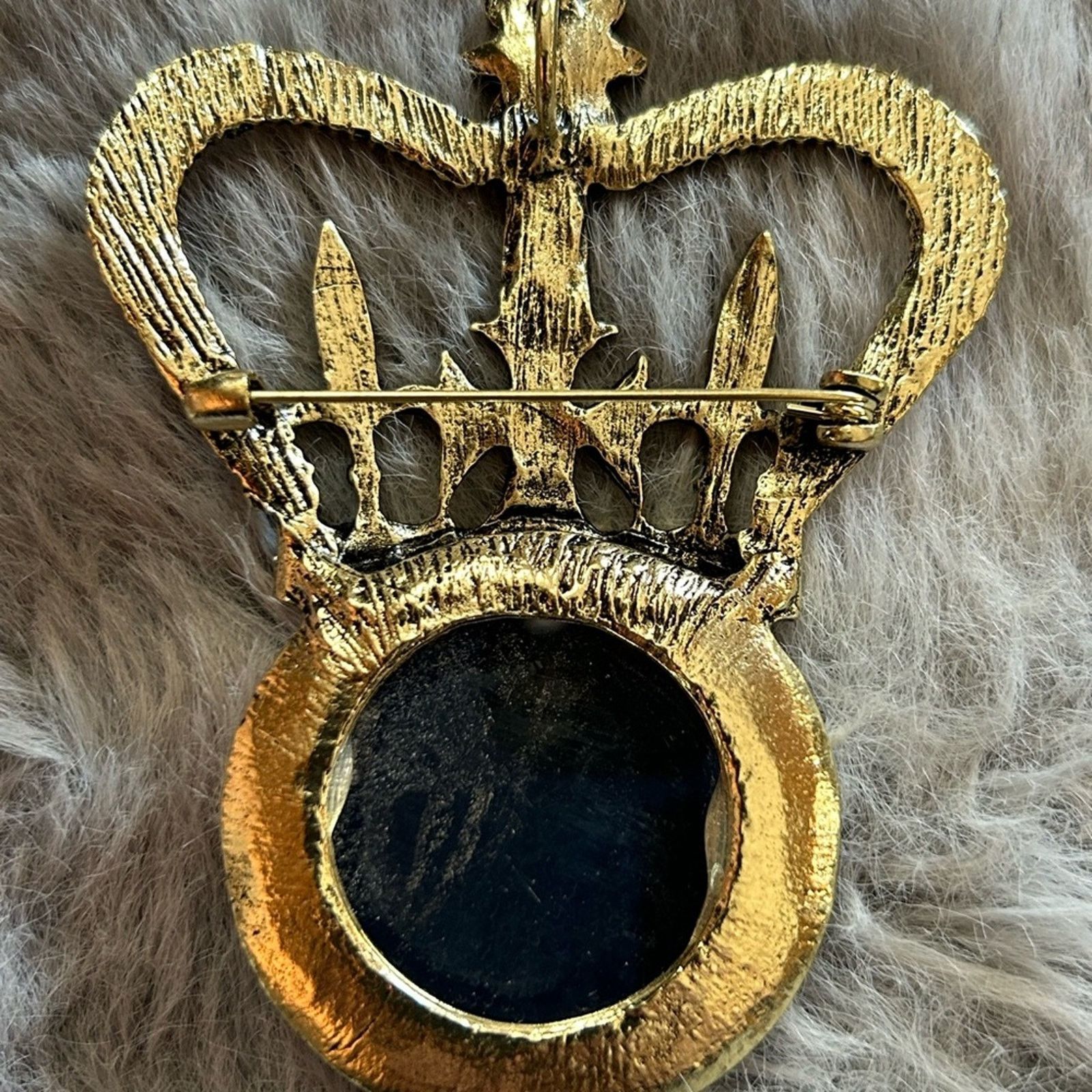 Jewelry Iridescent 3D man in the moon face king brooch pendant Size ONE SIZE - 5 Thumbnail