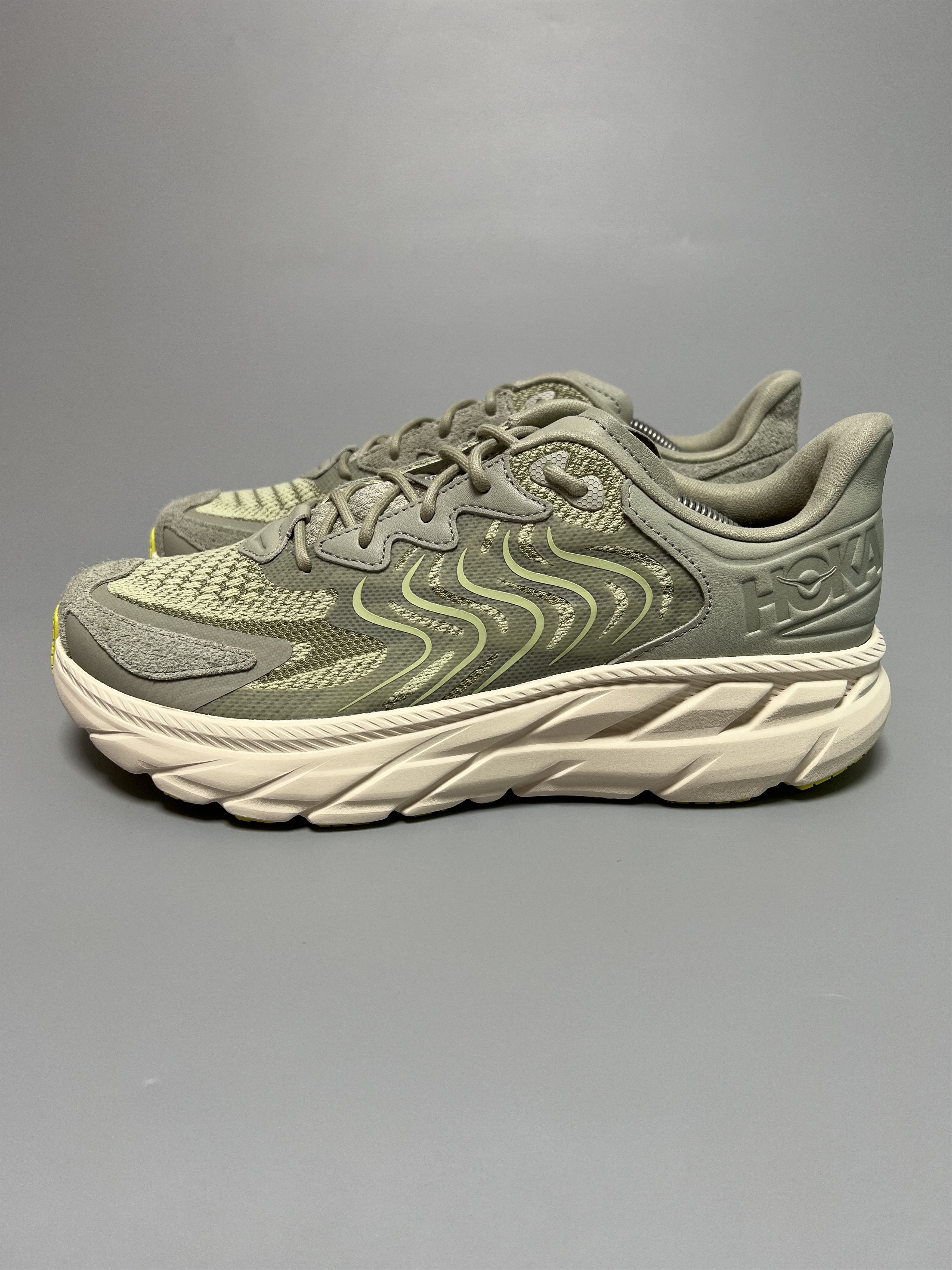 Hoka One One Clifton Long sleeve Running Shoes Walking Gym in Green, Men's (Size 10)