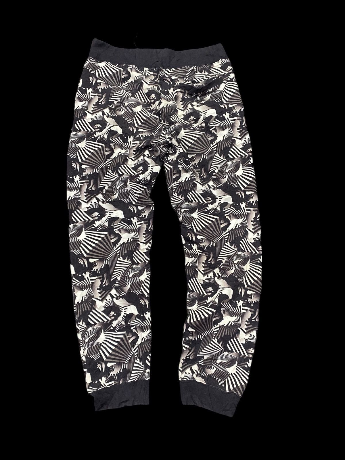 Bape A Bathing Ape (BAPE) All-Over Graphic Camo Jogger Pants Size US 34 / EU 50 - 21 Thumbnail