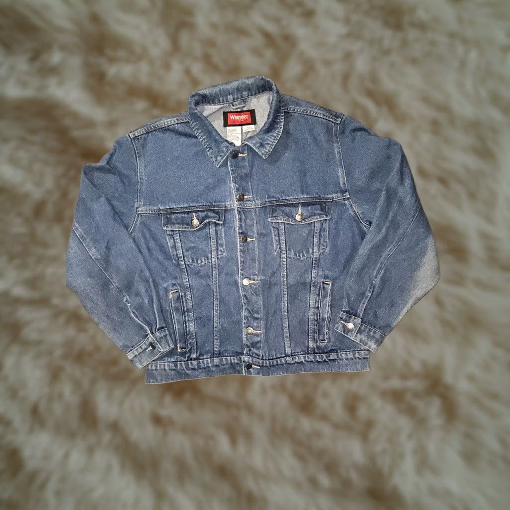 Wrangler VINTAGE Wrangler Hero Denim Trucker Jacket Mens Large Blue Denim 90s Western Pocket Flap Pockets Logo Button Collared Jacket Size US L / EU 52-54 / 3 - 1 Thumbnail