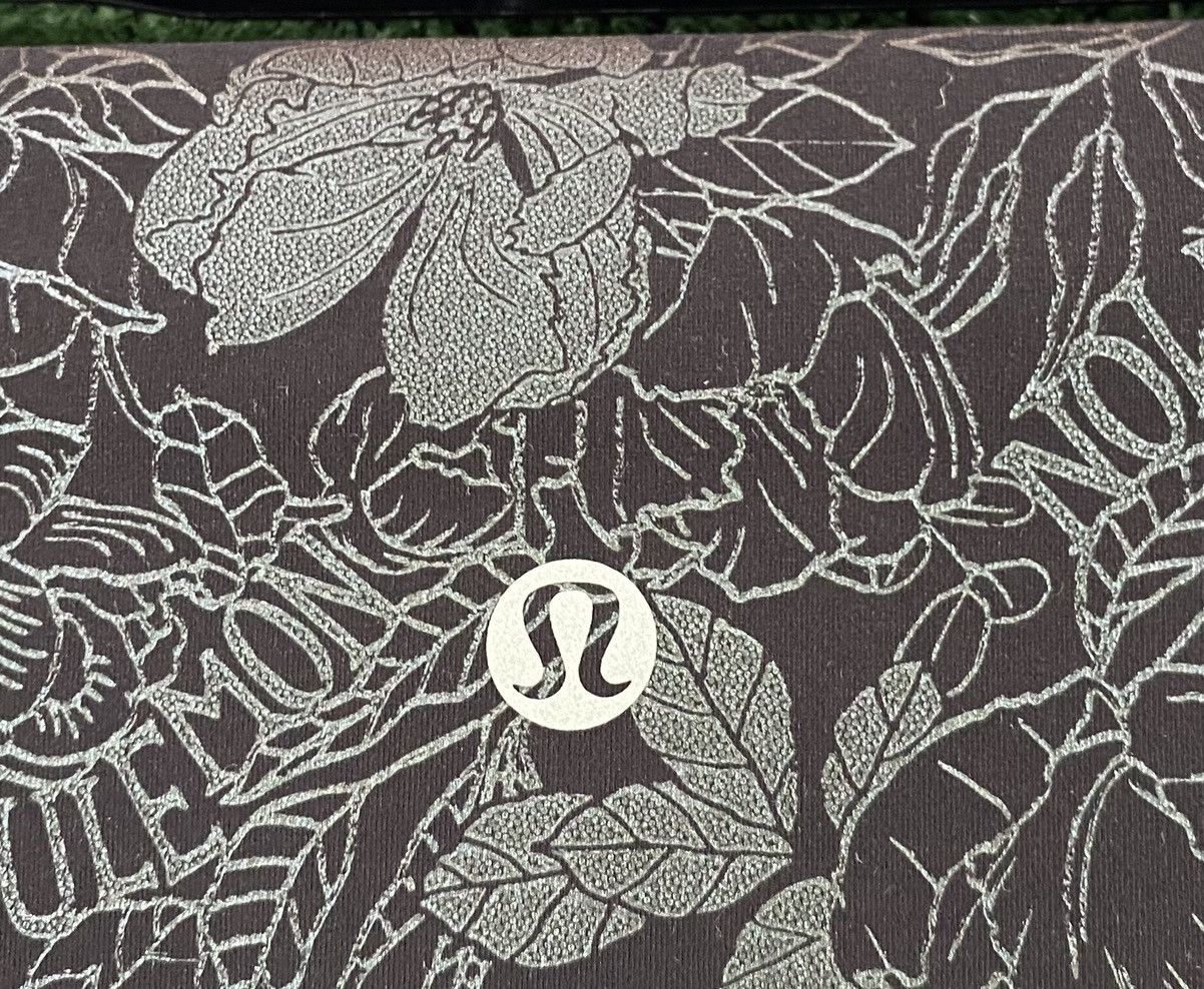 Lululemon Lululemon Wunder Train Flourish Iridescent Leggings Sz 4 Size 27" / US 4 / IT 40 - 5 Thumbnail