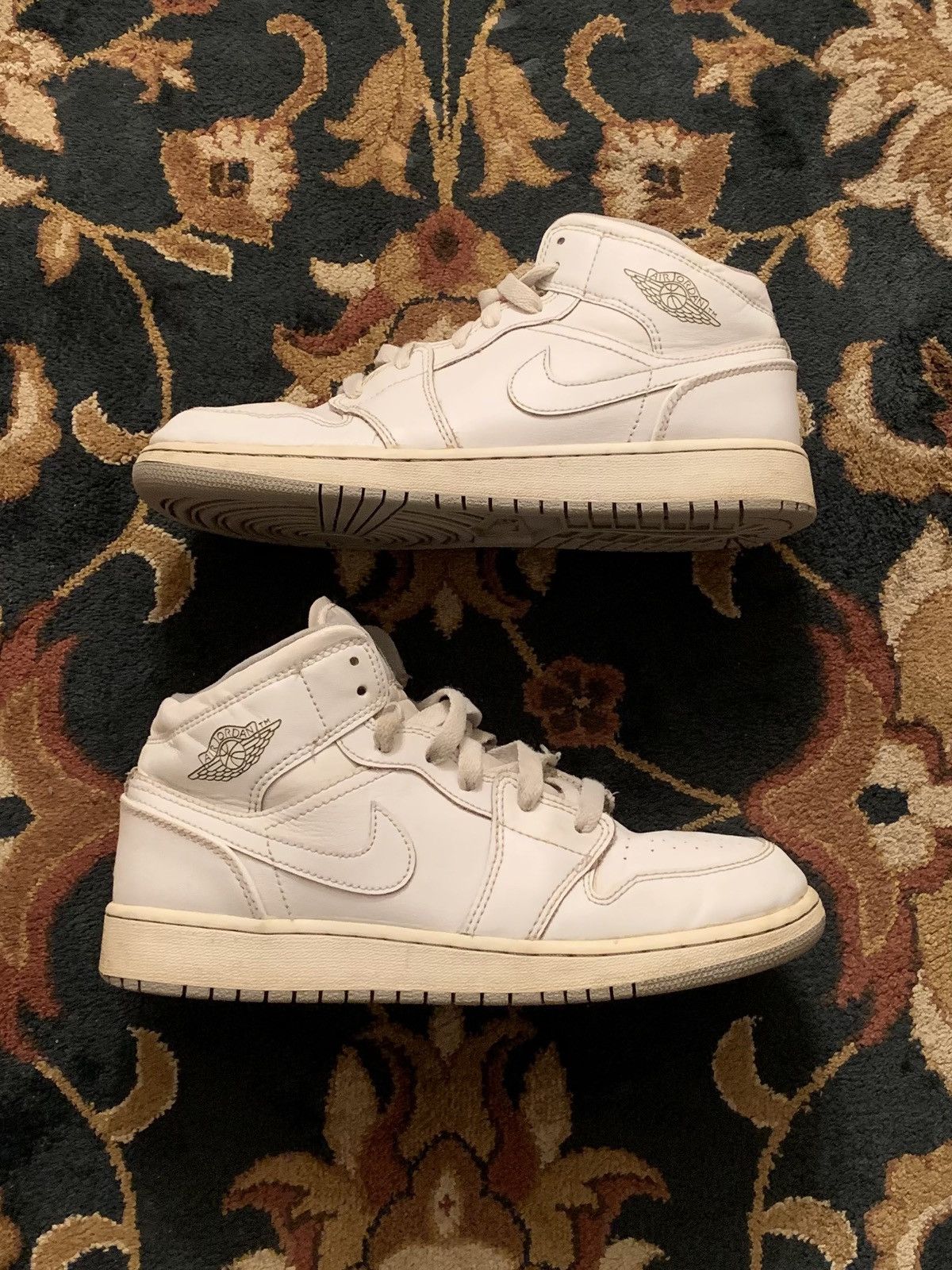 Jordan Brand Vintage Y2K Air Jordan 1 Retro Mid White Wolf Grey Sneakers Size US 6 / EU 39 - 1 Thumbnail