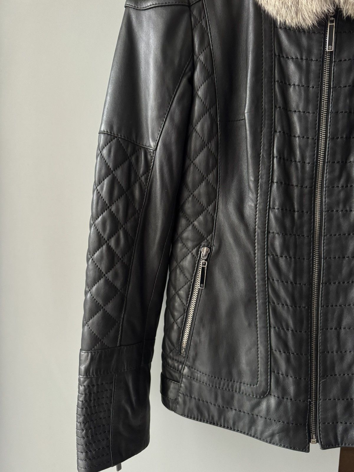 Roberto Cavalli Roberto Cavalli 2000’s Leather Textured Fur Moto Jacket Size XS / US 0-2 / IT 36-38 - 3 Thumbnail
