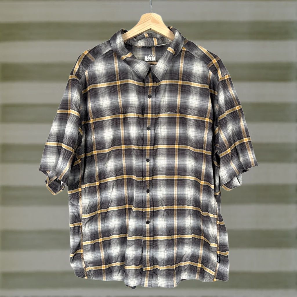 Vintage REI CO Op Plaid Button Down Short Sleeve XL Men's Size US 36 / EU 52 - 1 Thumbnail