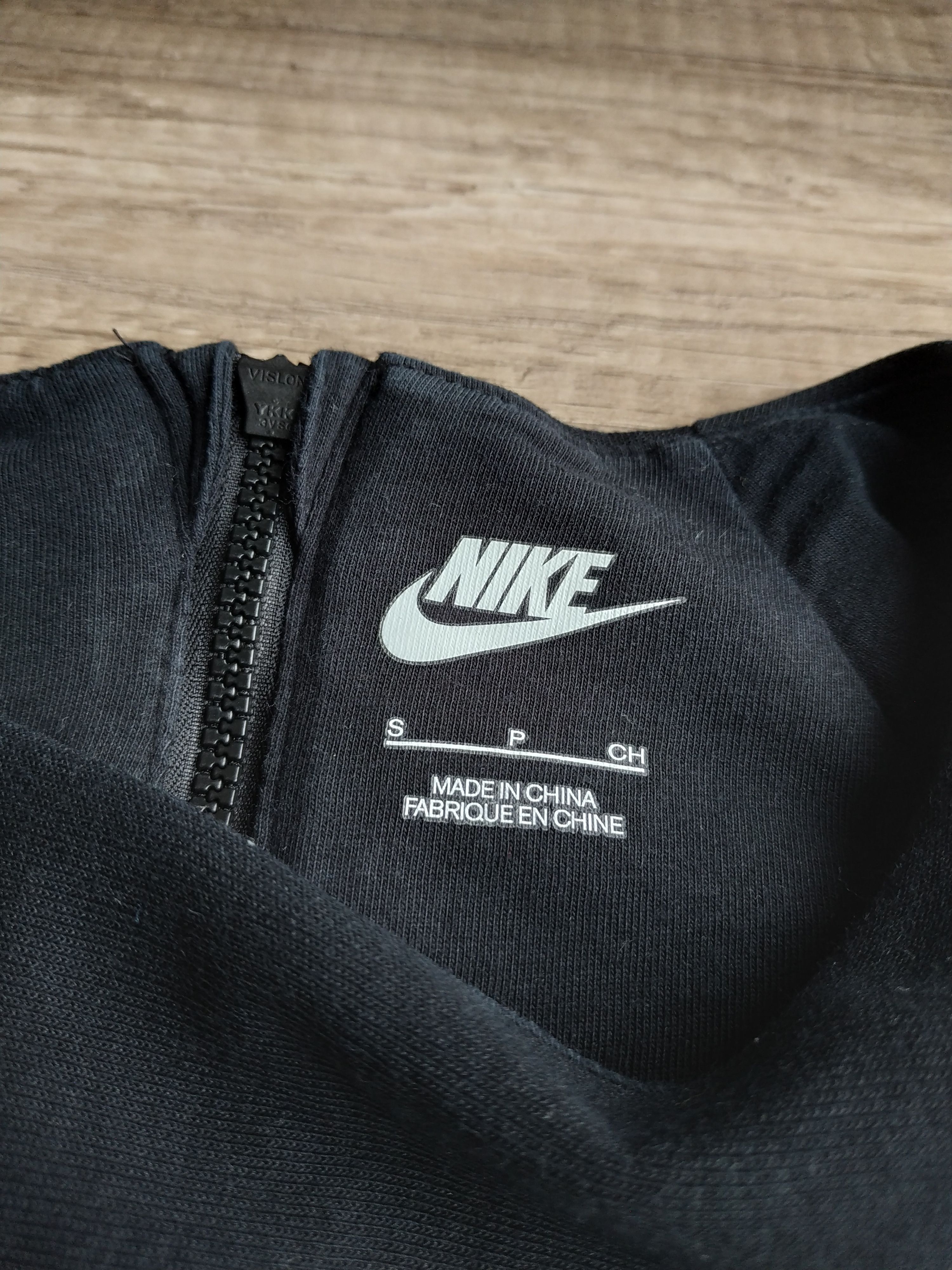 Jordan Brand × Nike NIKE Women's Short Sleeve Tech Fleece Black T-shirt, SMALL Size S / US 4 / IT 40 - 9 Thumbnail