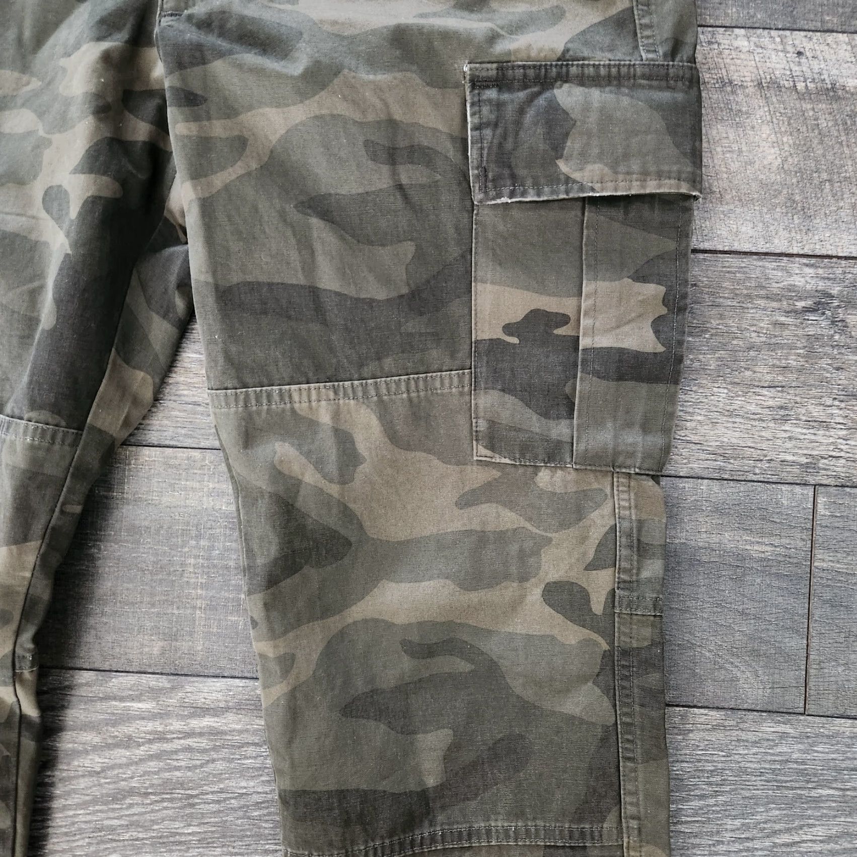 AMO VINTAGE Abercrombie & Fitch Paratrooper Camo Cargo Pants Rip Stop Zip Leg Men 34x32 Size US 34 / EU 50 - 3 Thumbnail