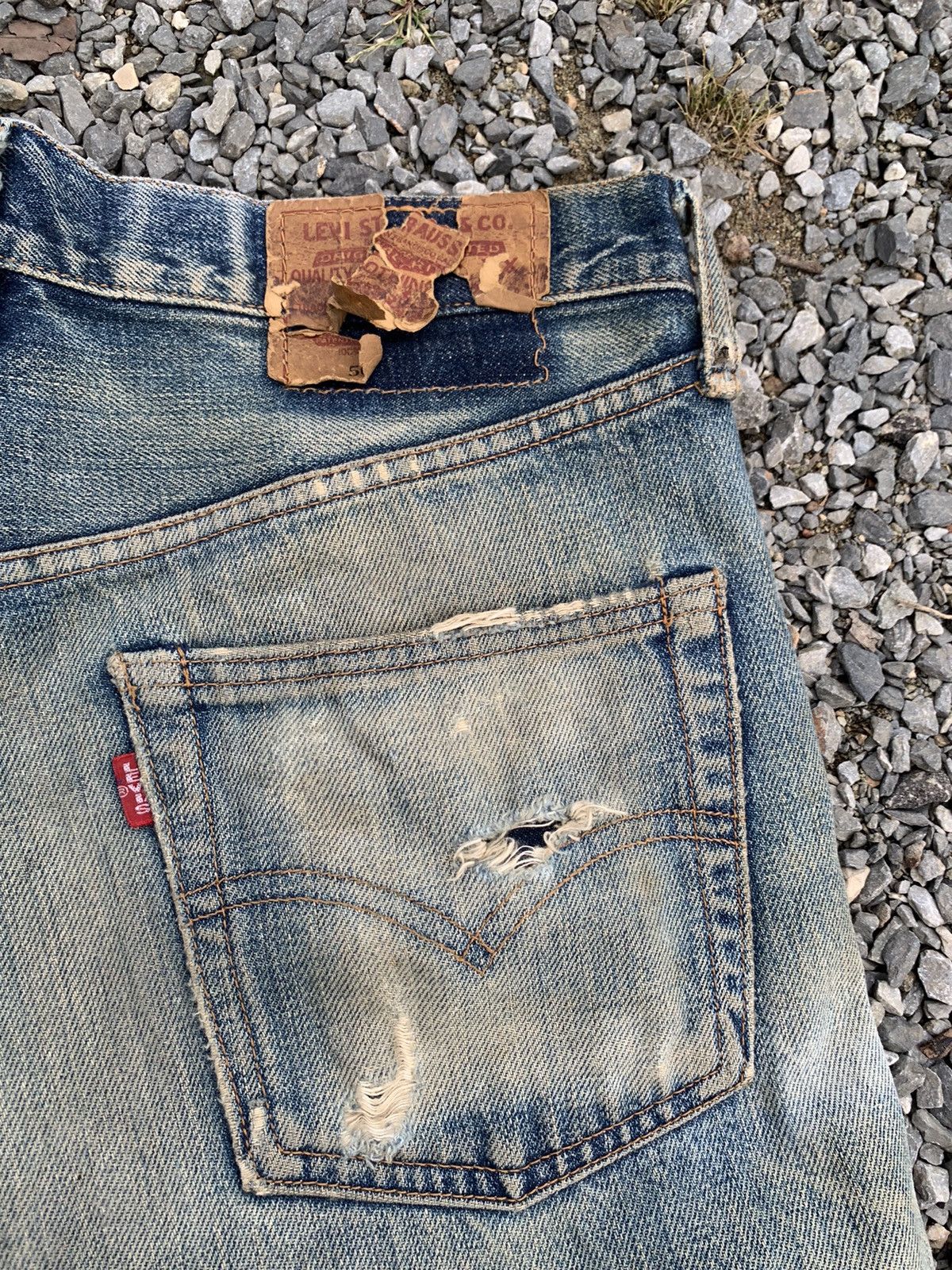 Levi's VINTAGE LEVI’S BIG E 502 J22 SELVEDGE RUSTY DISTRESSED DENIM Size US 31 - 12 Thumbnail