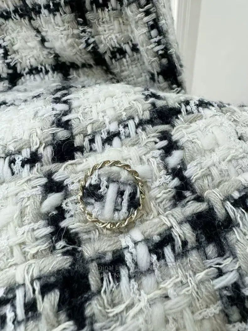 Chanel Chanel Snow Series White Plied Jacket Size XS / US 0-2 / IT 36-38 - 4 Thumbnail
