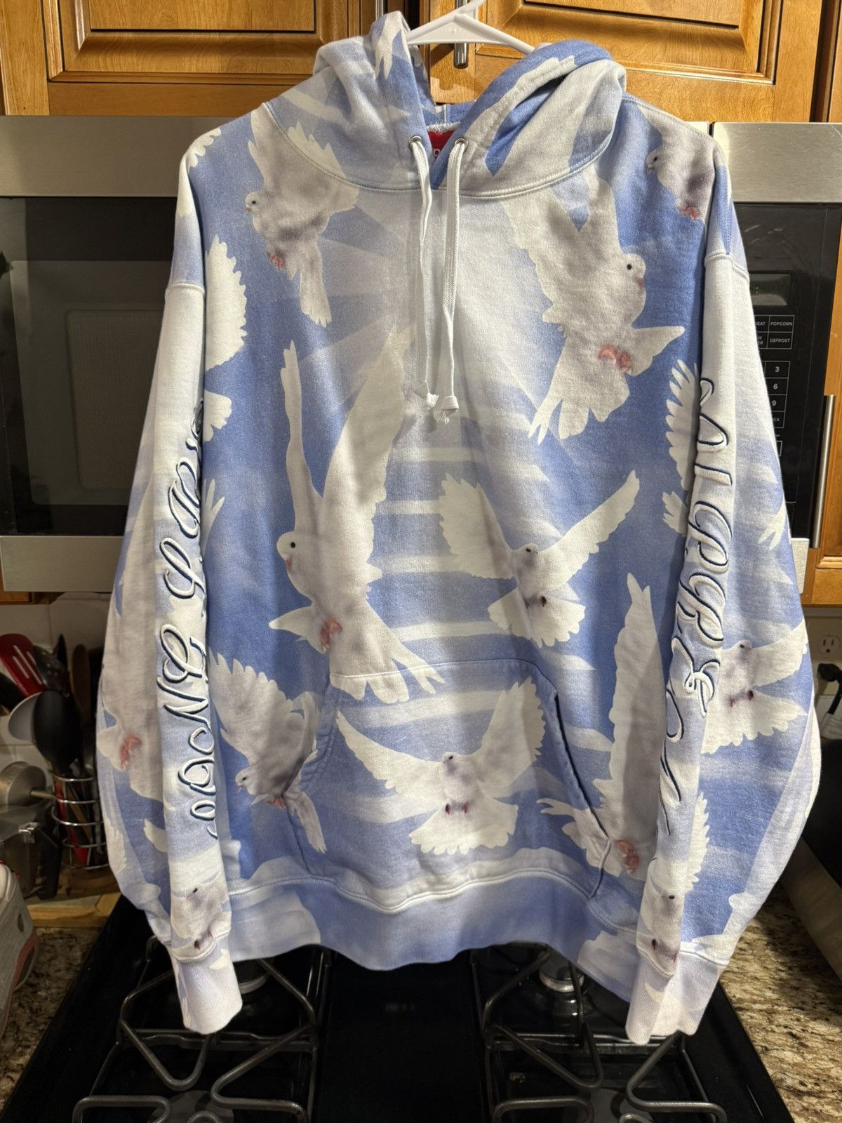 Supreme Supreme Doves Hoodie Size Large Size US L / EU 52-54 / 3 - 1 Thumbnail