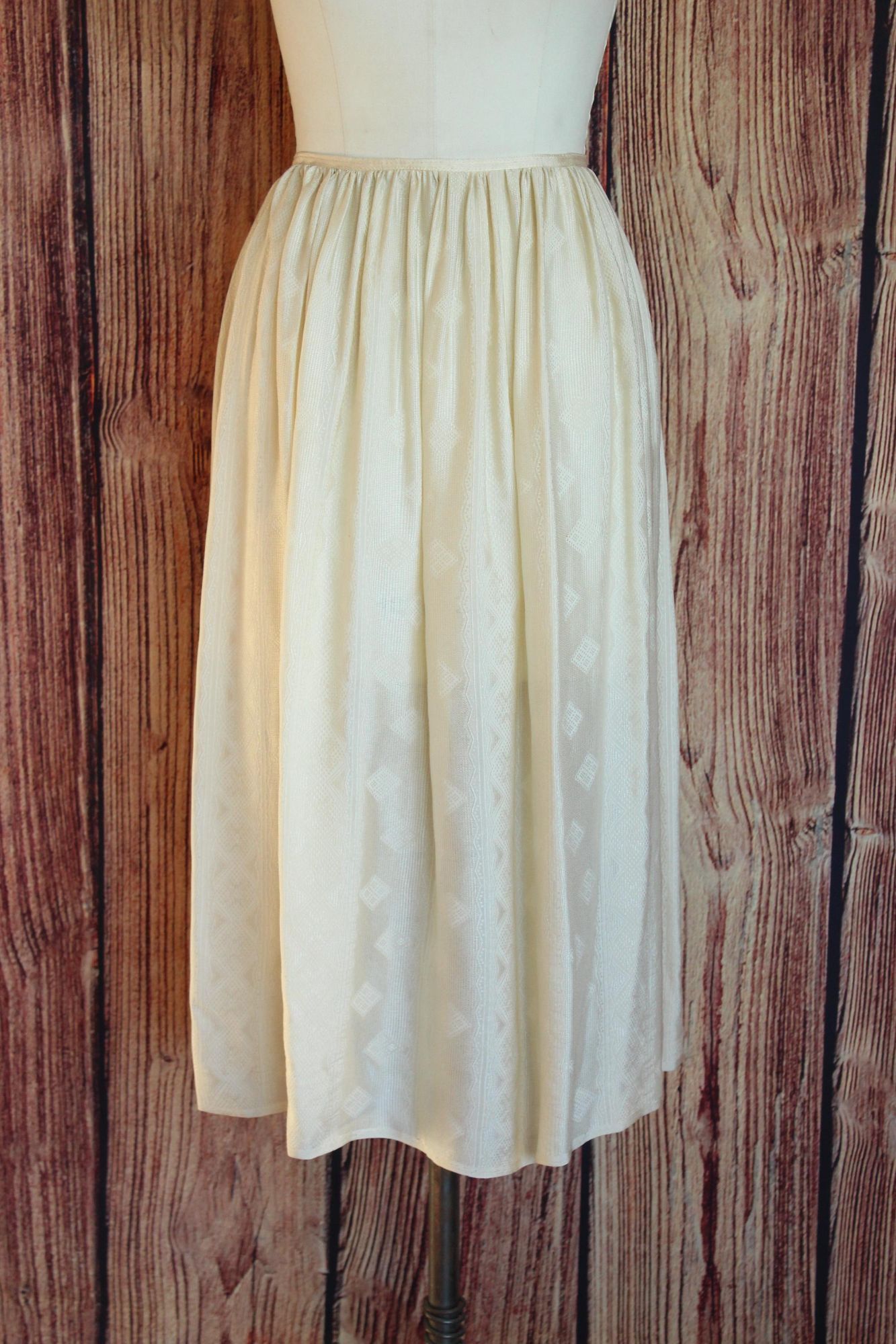 Vintage Vintage 1960s Blouse and Skirt, Ivory Silk Separates, Square Size S / US 4 / IT 40 - 4 Thumbnail